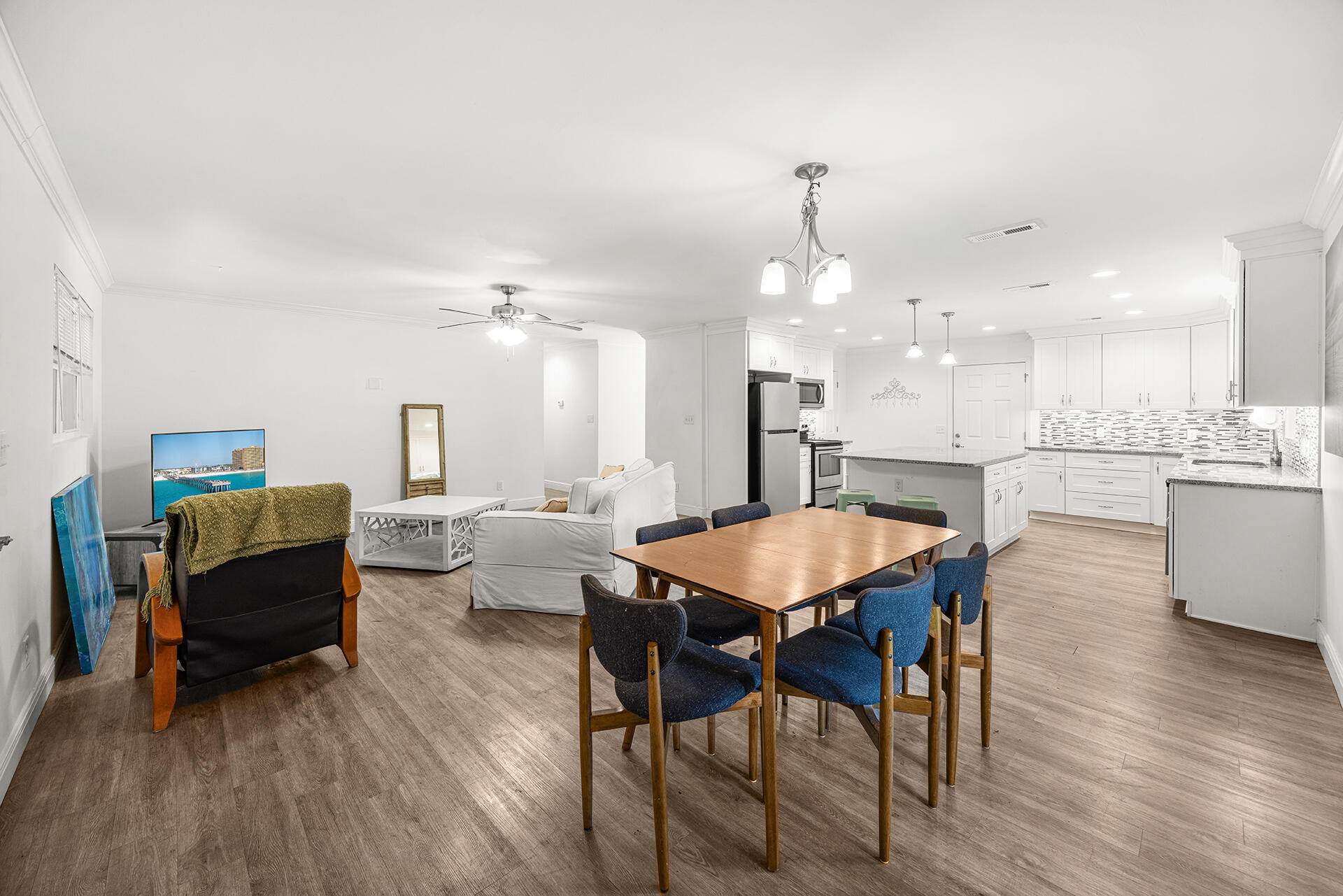 LAKESIDE VILLAS - Residential
