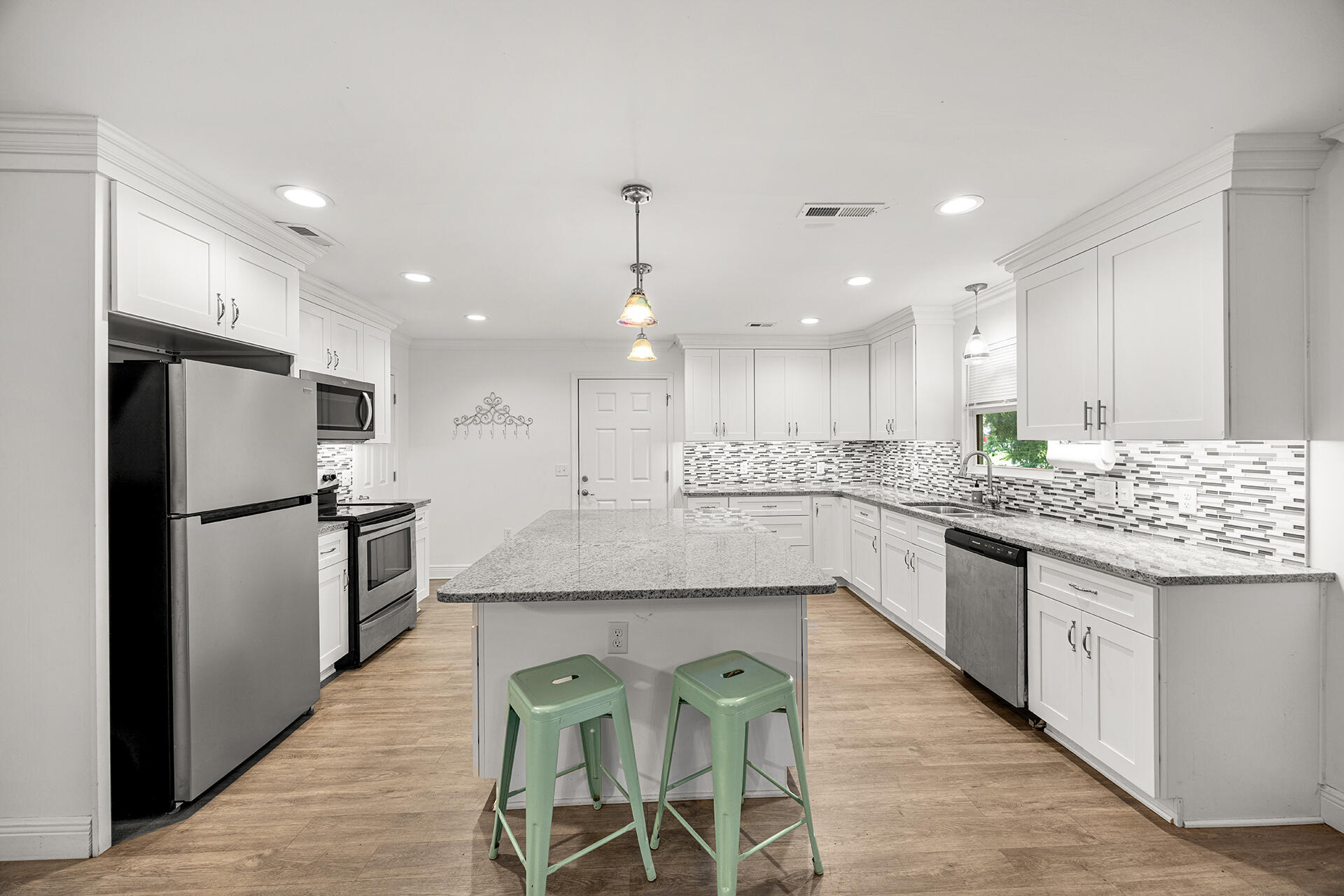 LAKESIDE VILLAS - Residential