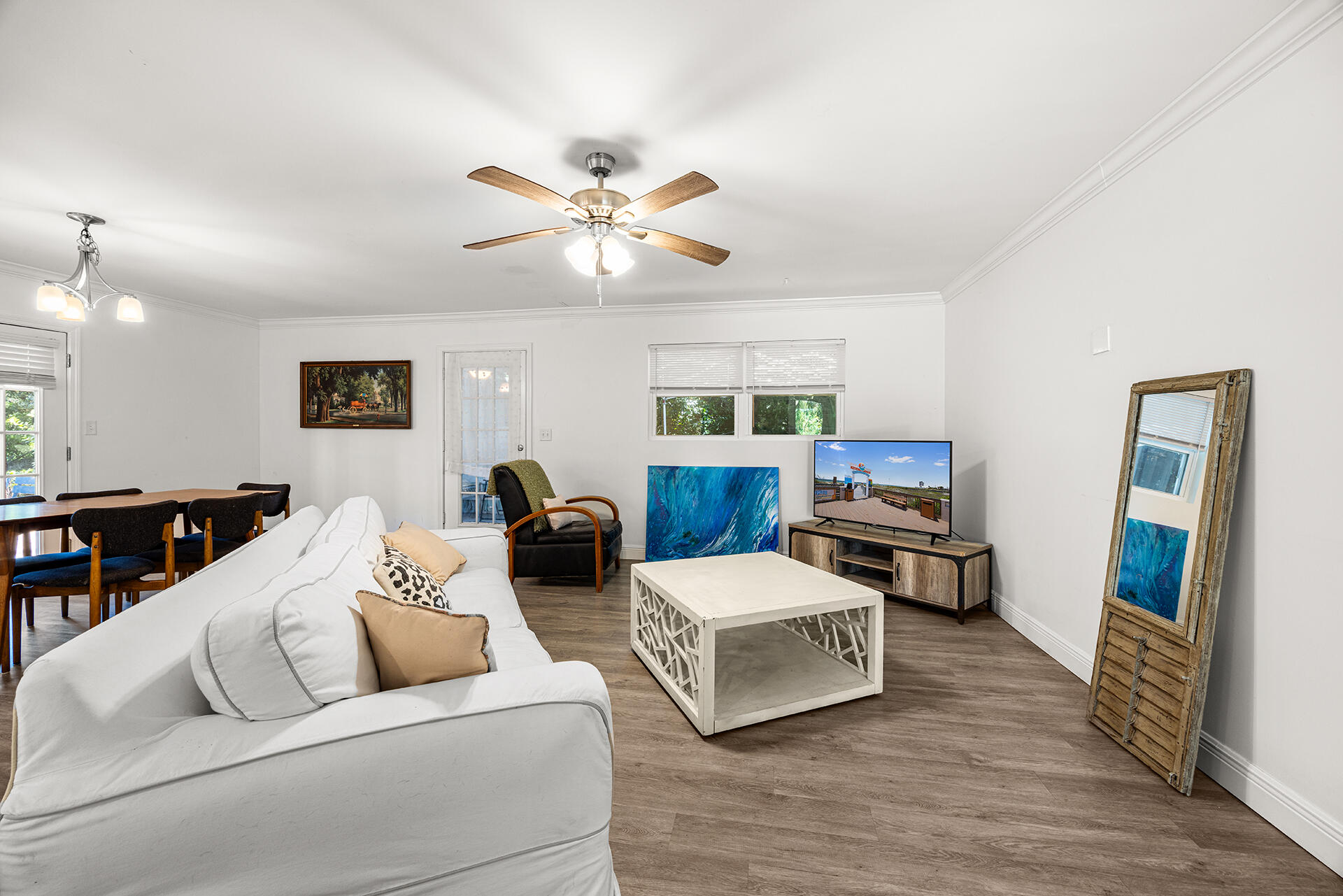 LAKESIDE VILLAS - Residential