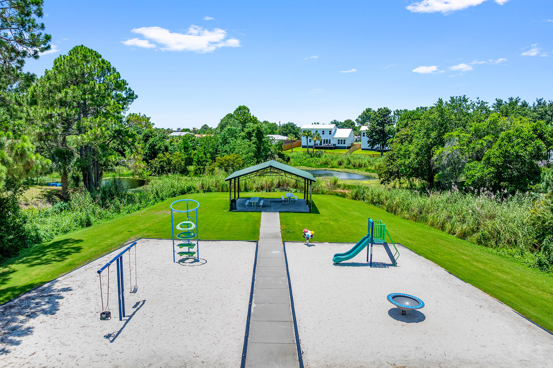 LAKESIDE VILLAS - Residential
