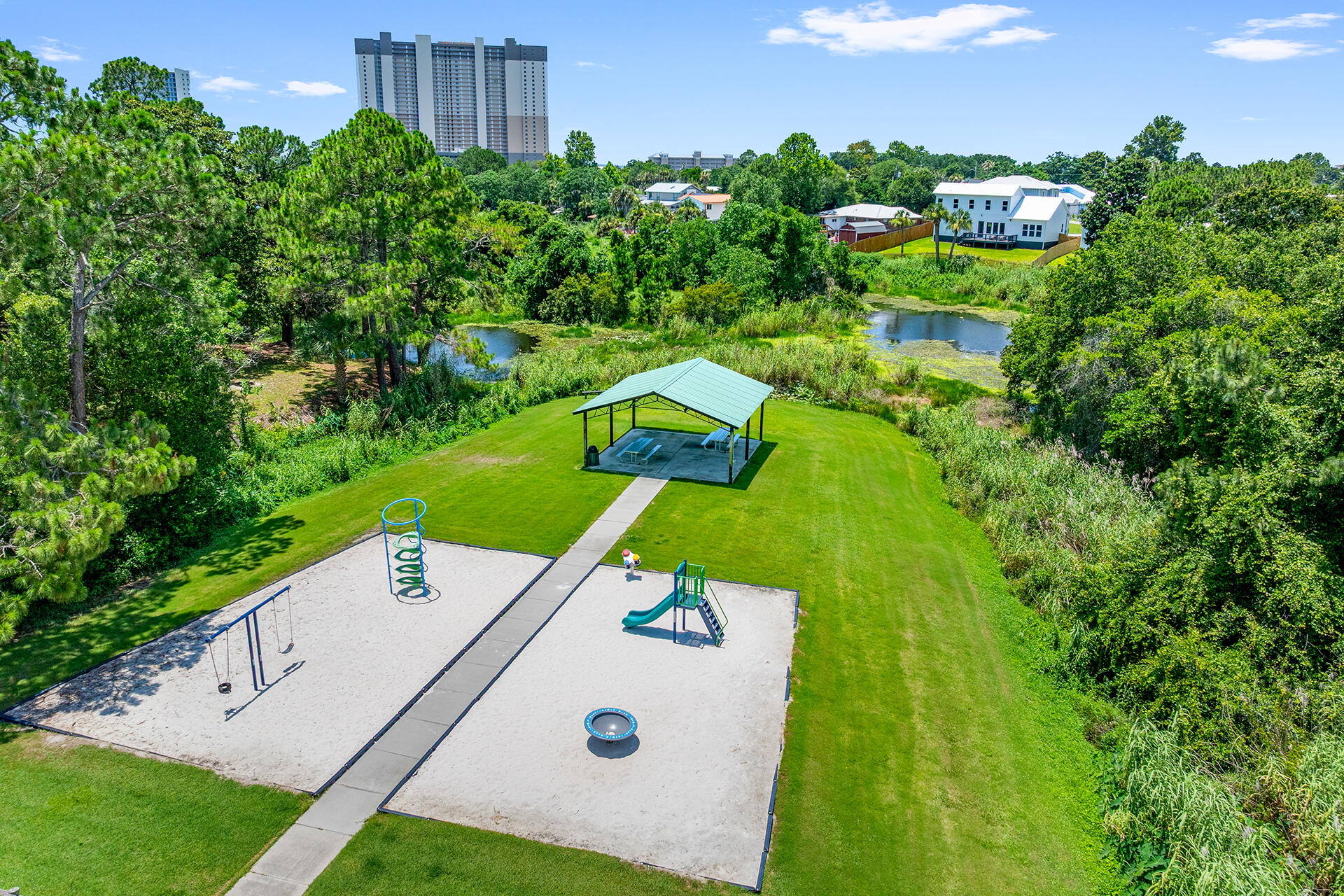 LAKESIDE VILLAS - Residential