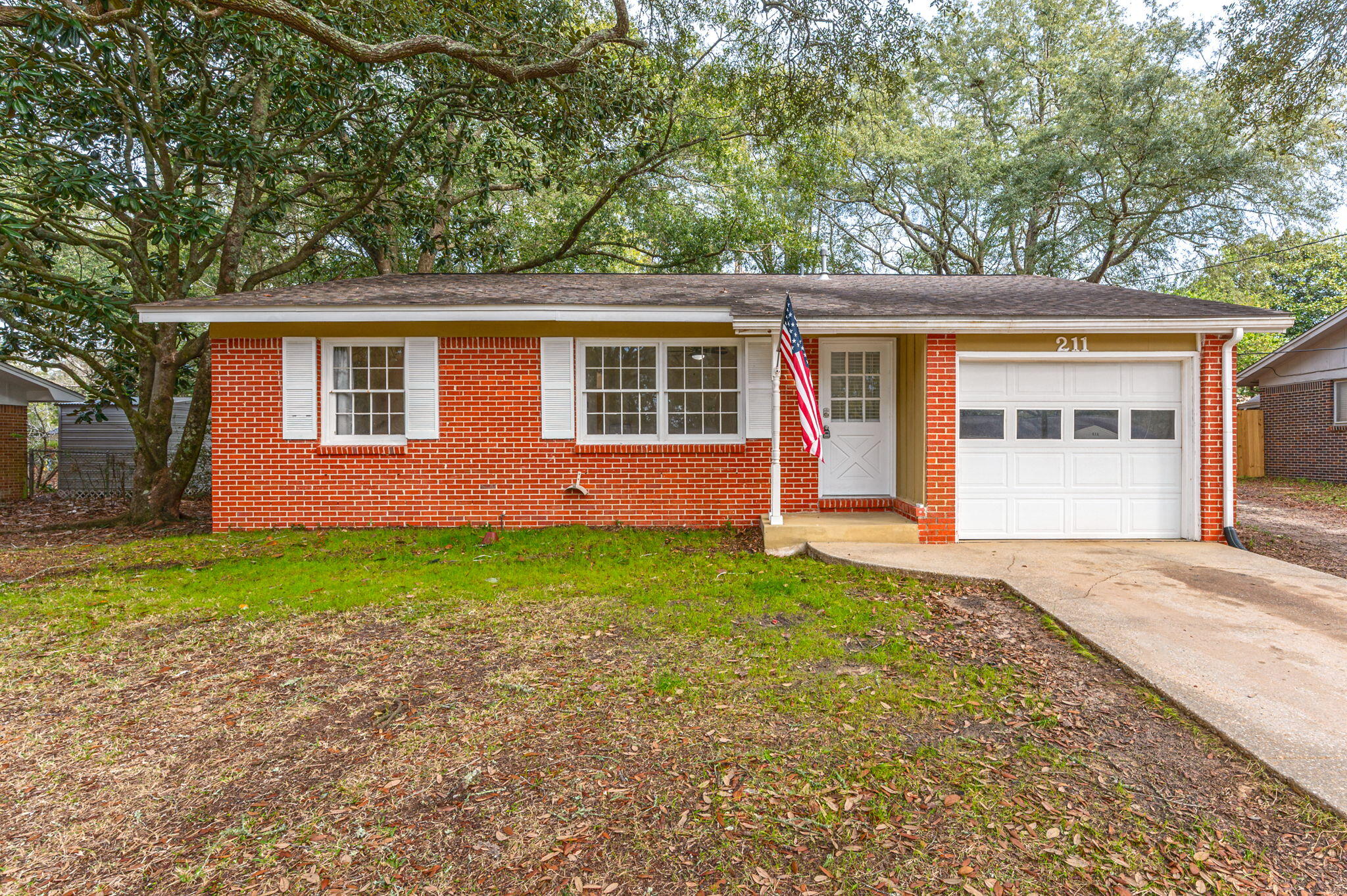 PINECREST HILLS - Residential Lease