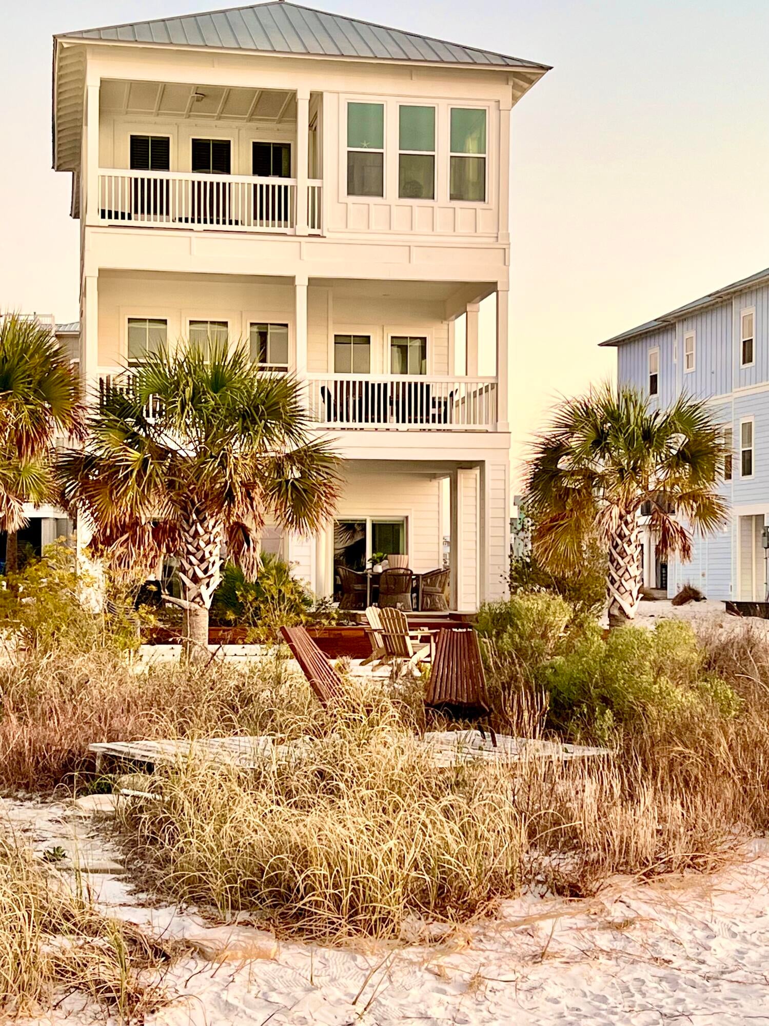 BY THE SEA - Residential
