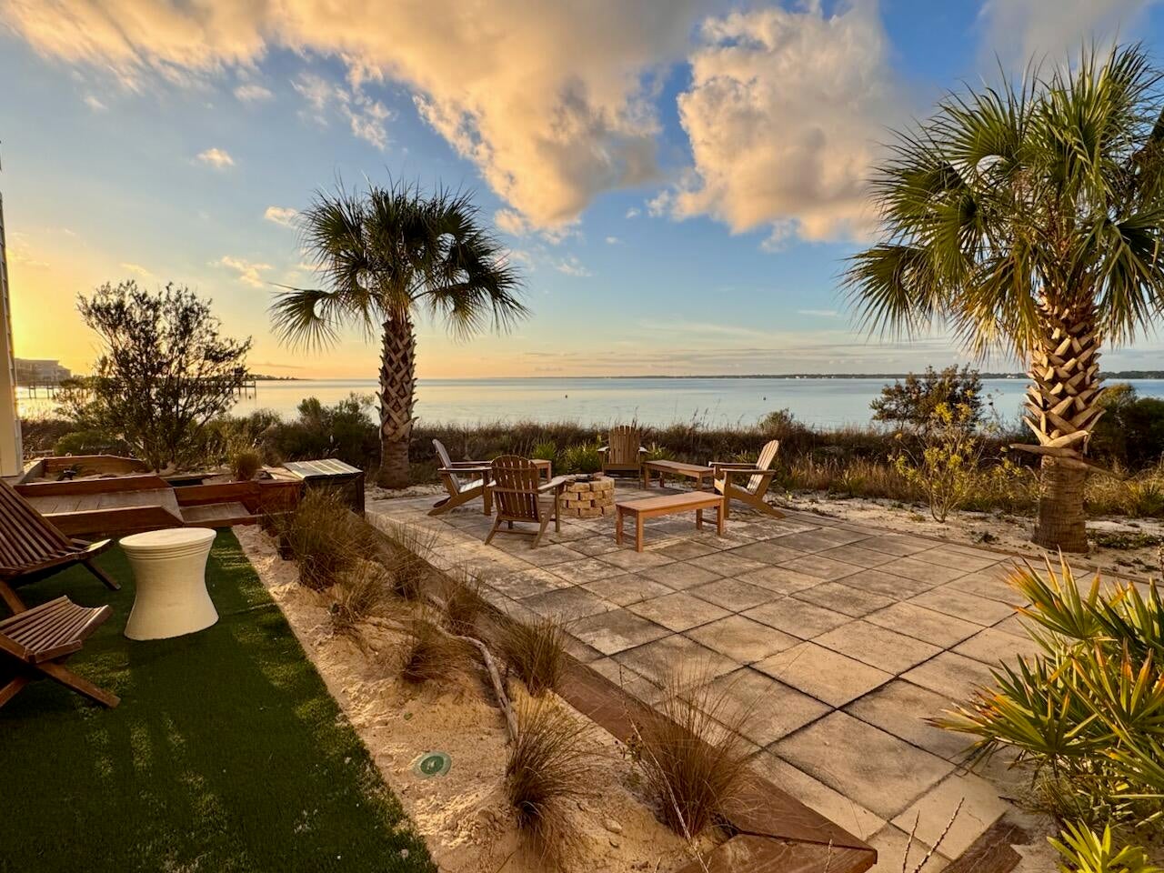 BY THE SEA - Residential
