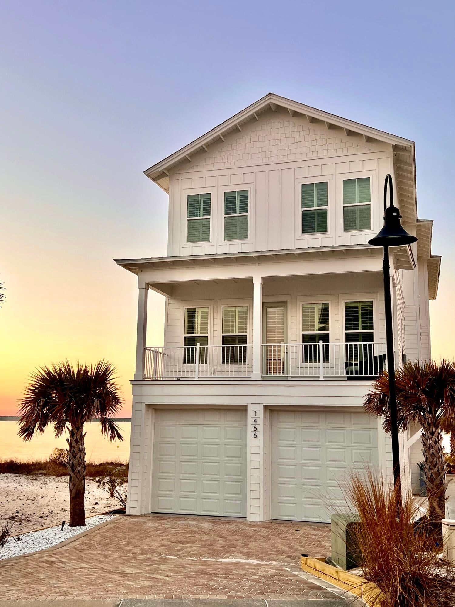BY THE SEA - Residential