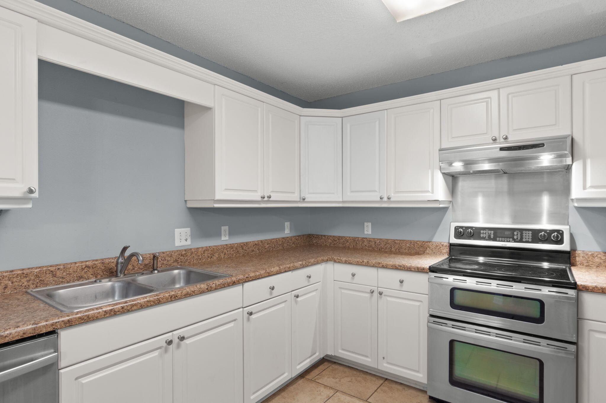 COUNTRY BREEZE ESTATES - Residential