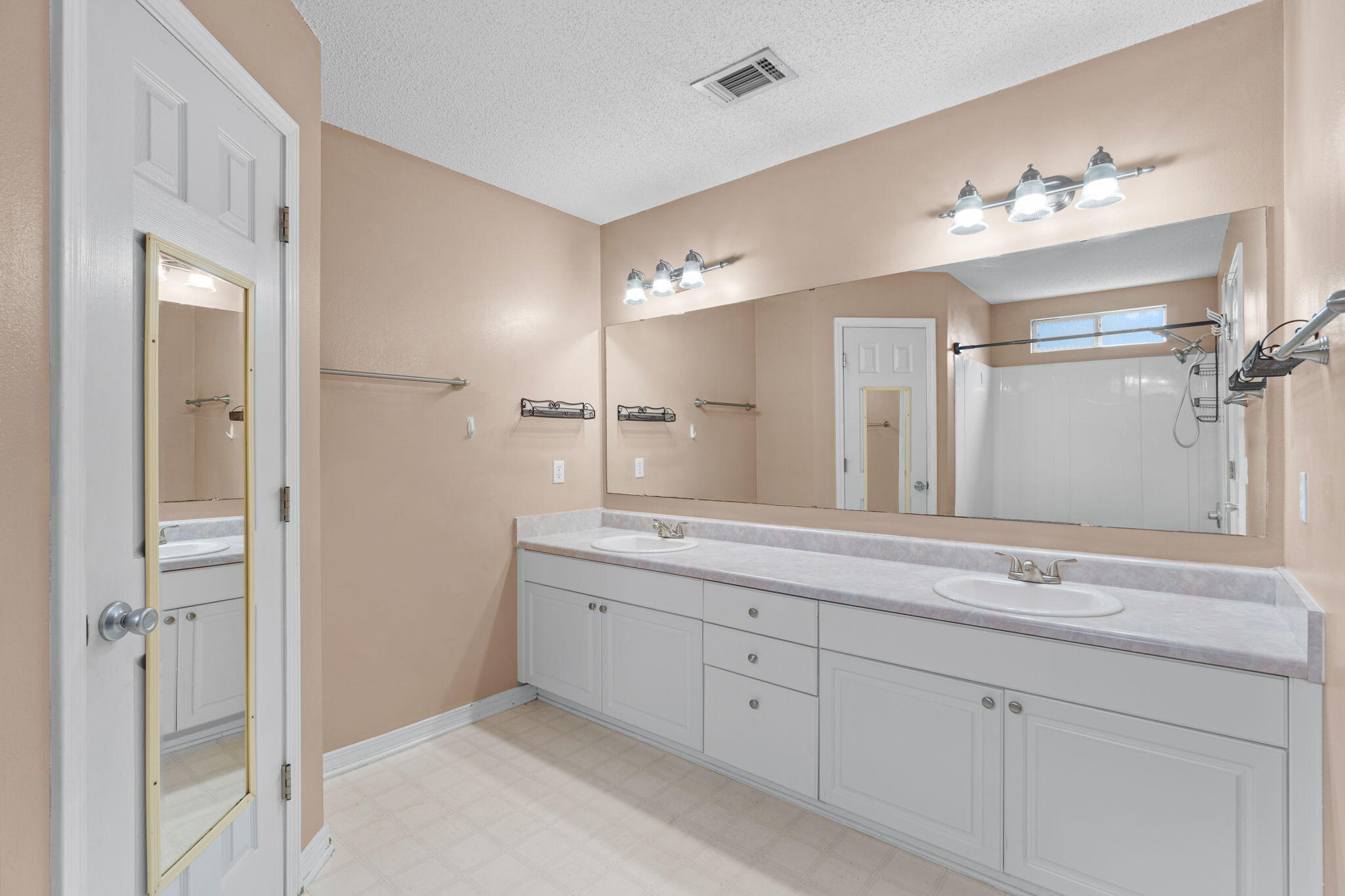 COUNTRY BREEZE ESTATES - Residential