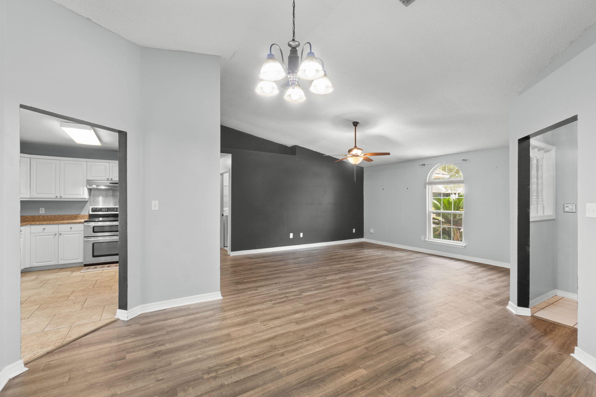 COUNTRY BREEZE ESTATES - Residential