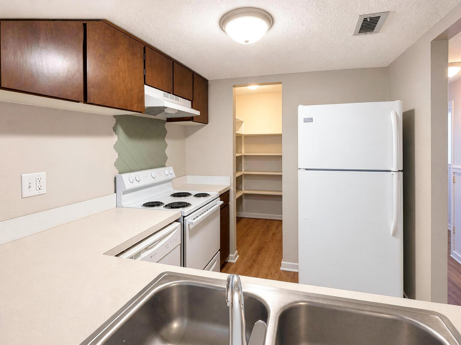PORT DIXIE COM - Residential Lease