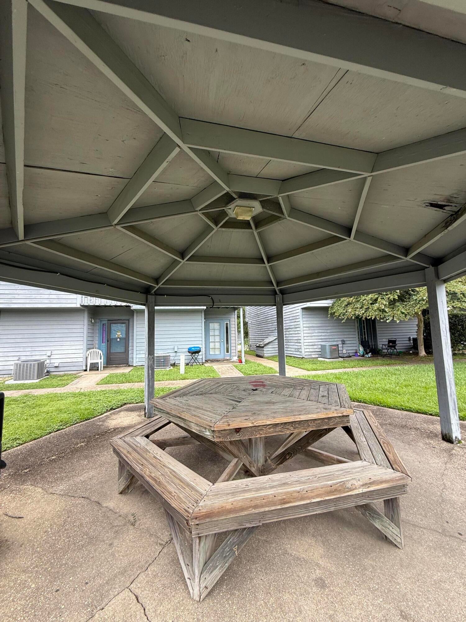 BROWNSVILLE STATION - Residential Lease