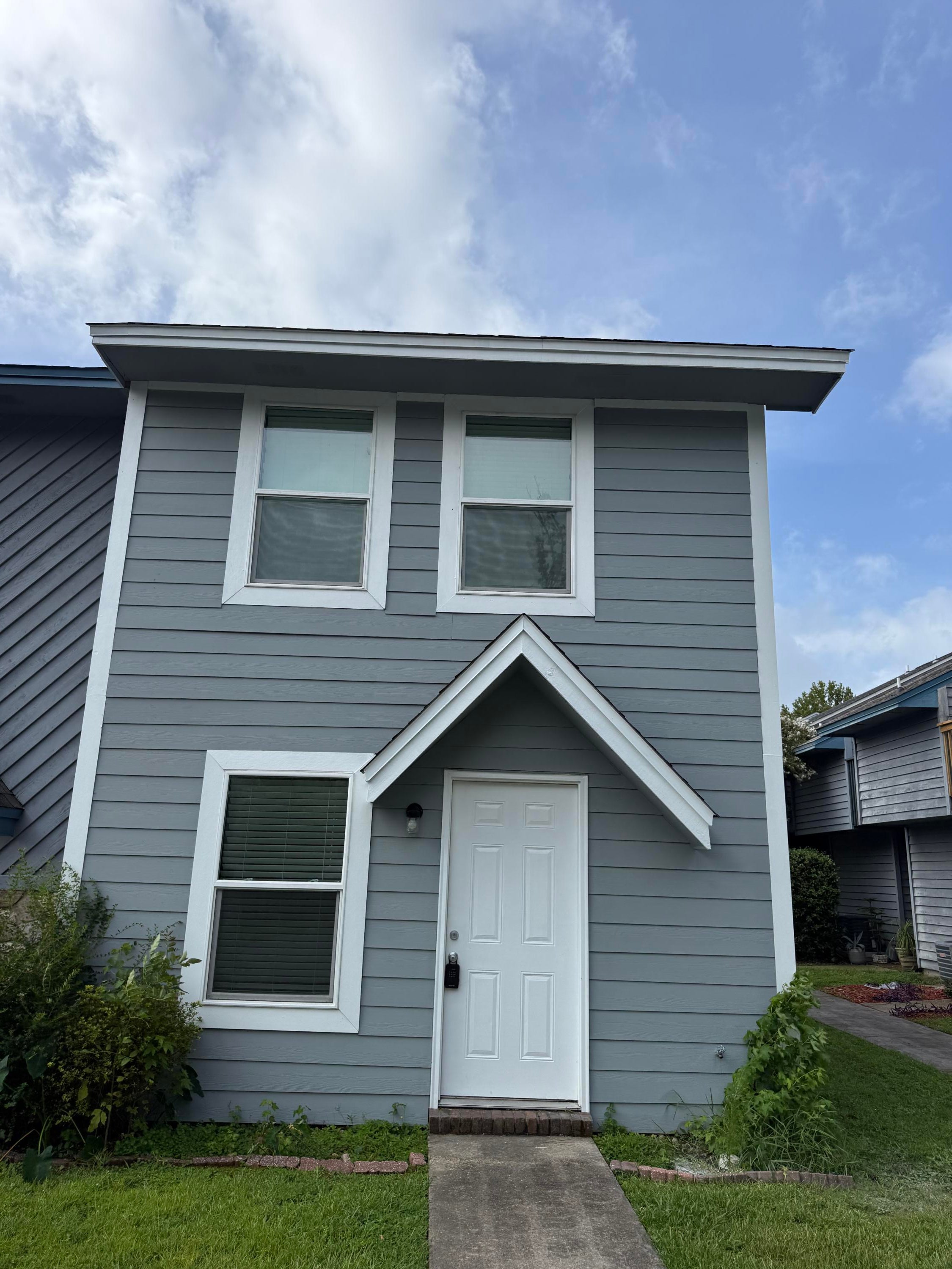 This end unit has tile downstairs with a separate laundry room. Walk in closet in master bedroom and a balcony. Open back patio is only a short distance to the community pool. This unit is located near both Hurlburt Field and Eglin AFB as well as beaches.