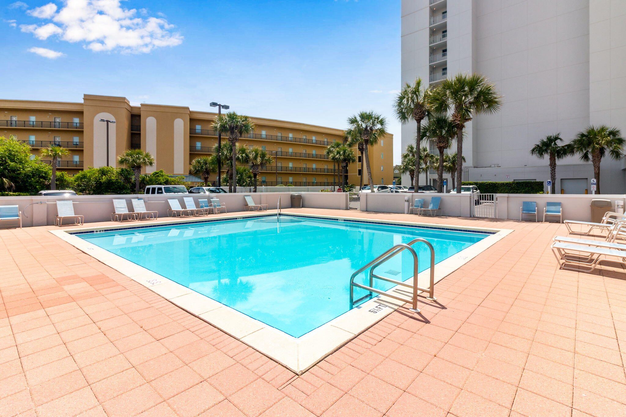 LEEWARD KEY - Residential