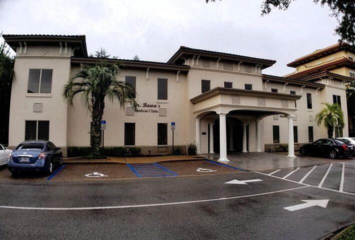 Class ''A'' professional office space located in the most prestigious office complex in Destin, Regatta Commons. This 2nd-floor unit of 1125 sq ft located above Dr. Nitin Bawa's medical practice offices on the first floor, has ready to move-in office suite with 5 offices, reception and breakroom for the professional needing prime space in the center of Destin. Regatta Commons is centrally located in Destin's financial district close to shopping centers, banks, residential communities of Regatta Bay and Kelly Plantation and Destin Middle. Landlord provides all utilities and maintenance with terms of the lease except for cable, internet, and telephone. Available November 1, 2026.