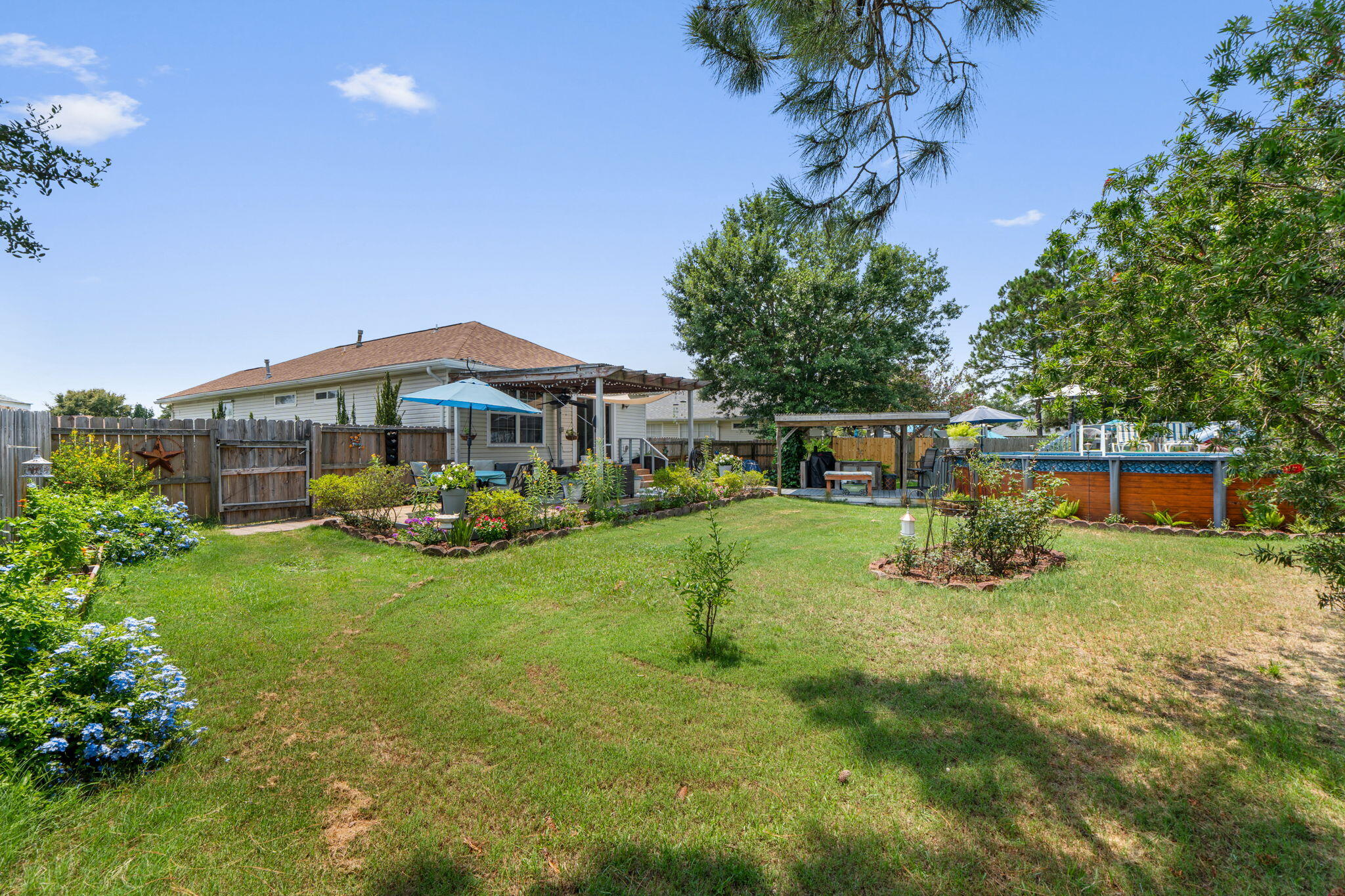 LIGHTHOUSE POINTE - Residential