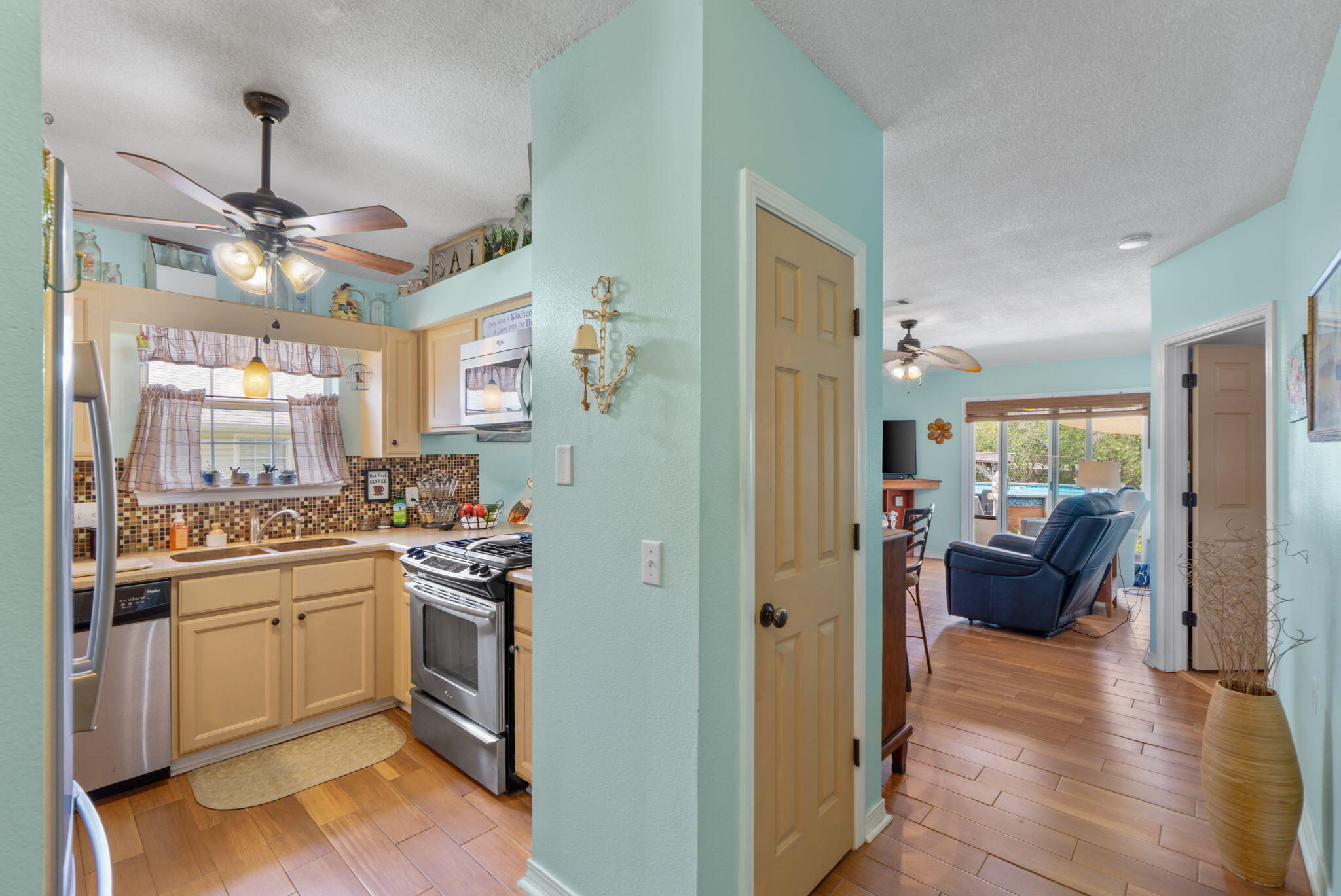 LIGHTHOUSE POINTE - Residential