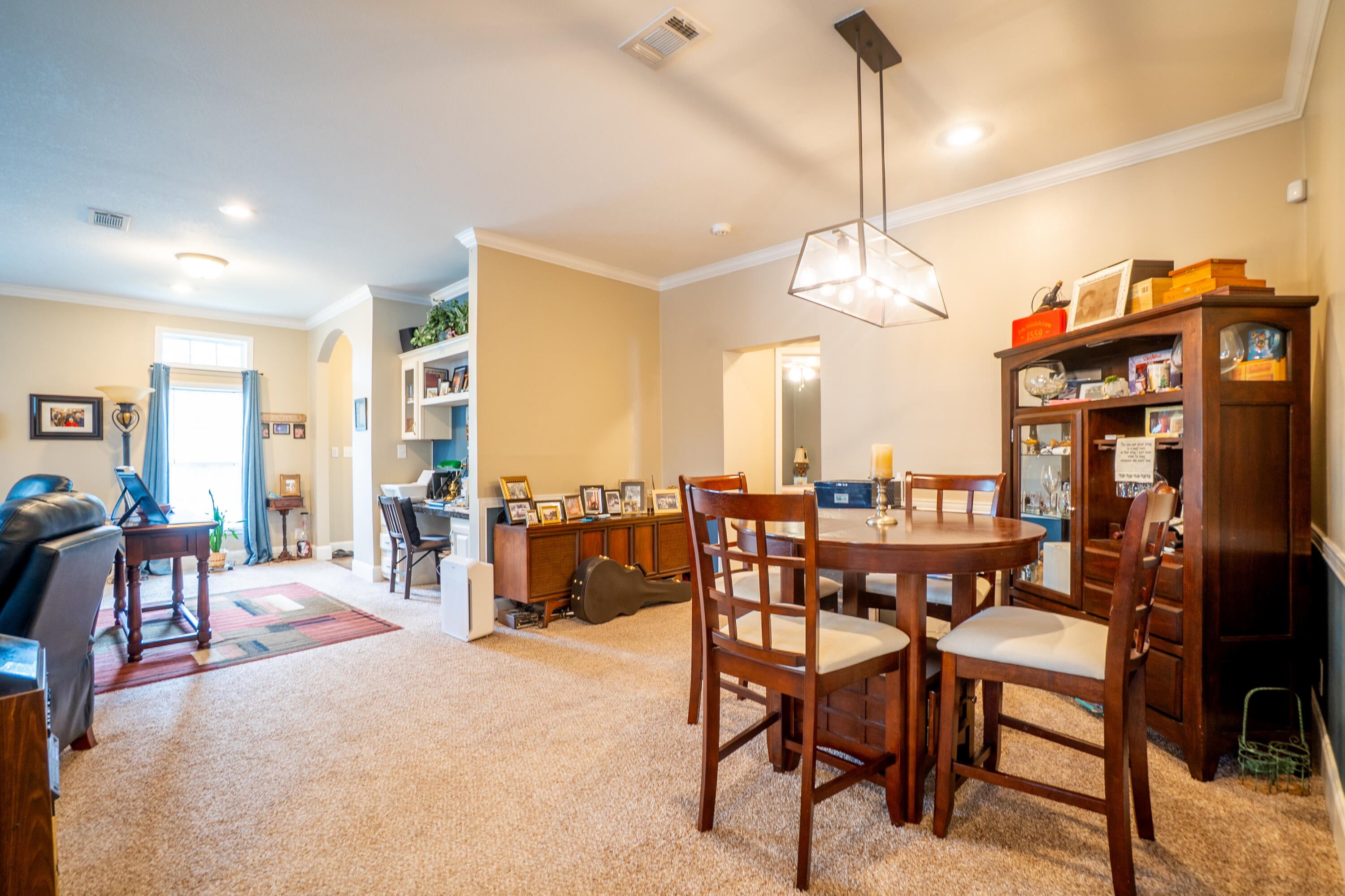 COUNTRY CLUB MANOR - Residential