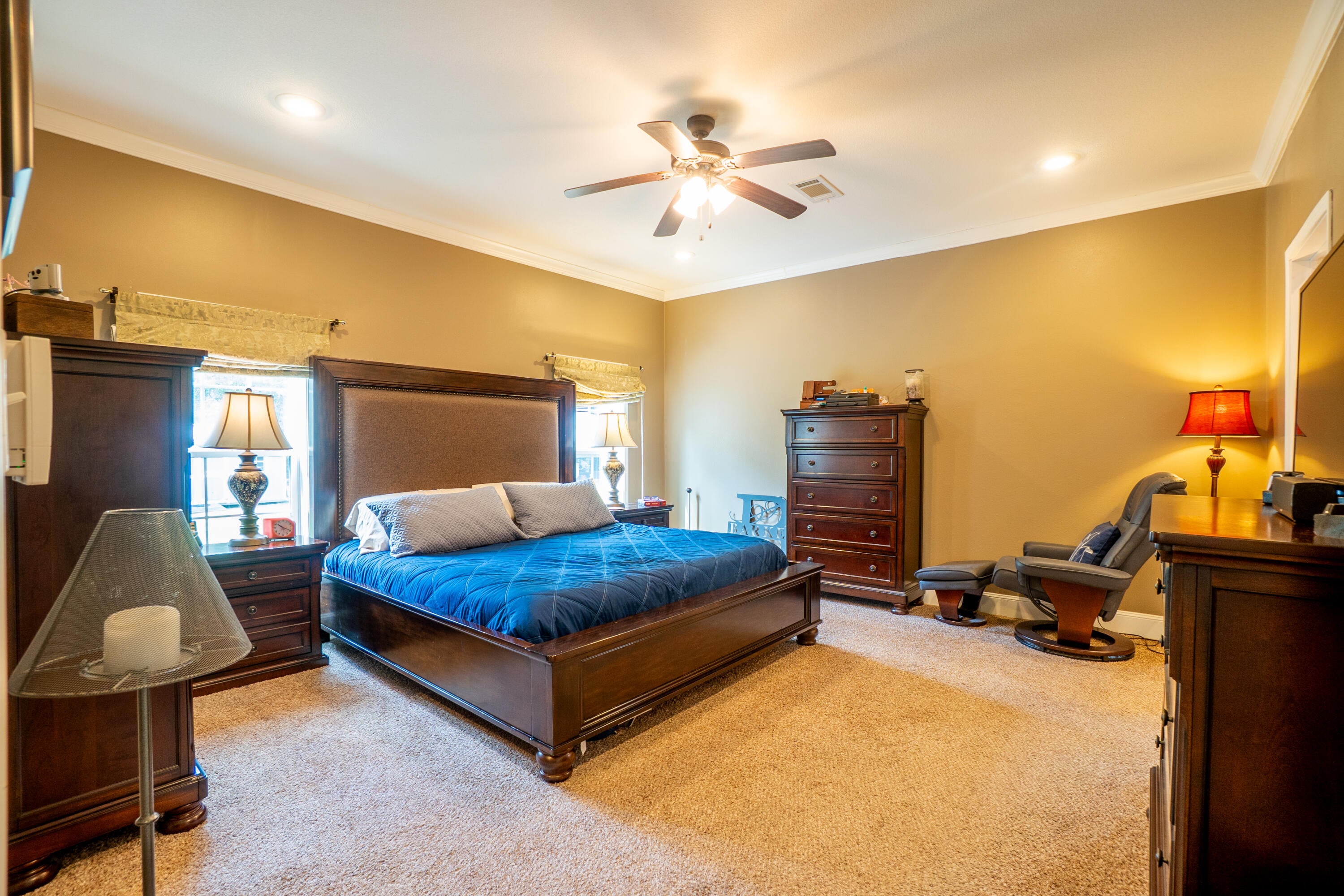 COUNTRY CLUB MANOR - Residential