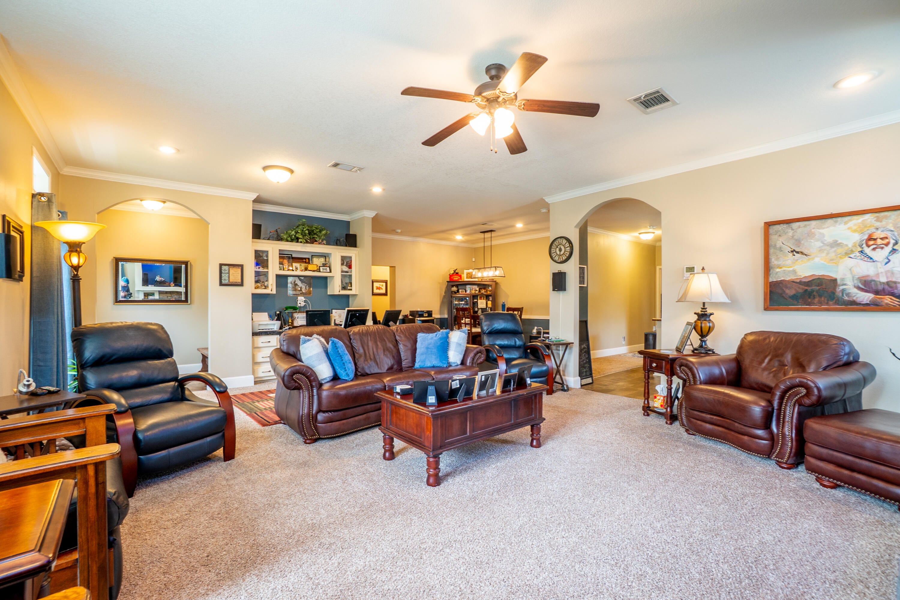 COUNTRY CLUB MANOR - Residential