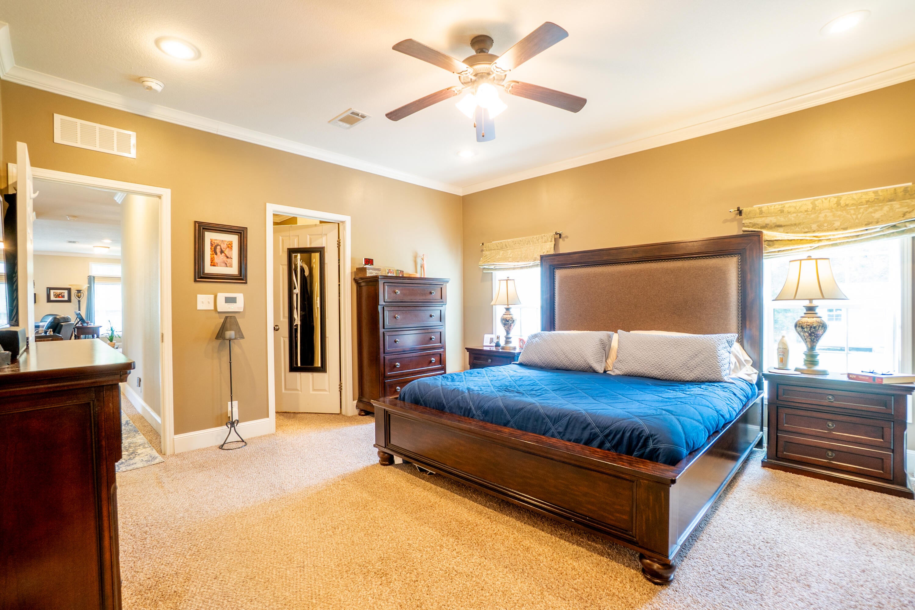 COUNTRY CLUB MANOR - Residential