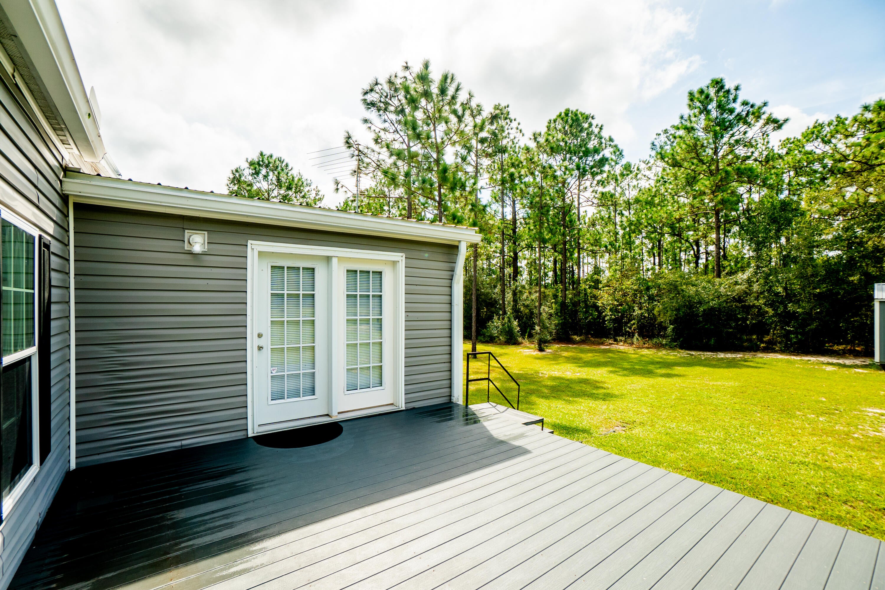 COUNTRY CLUB MANOR - Residential