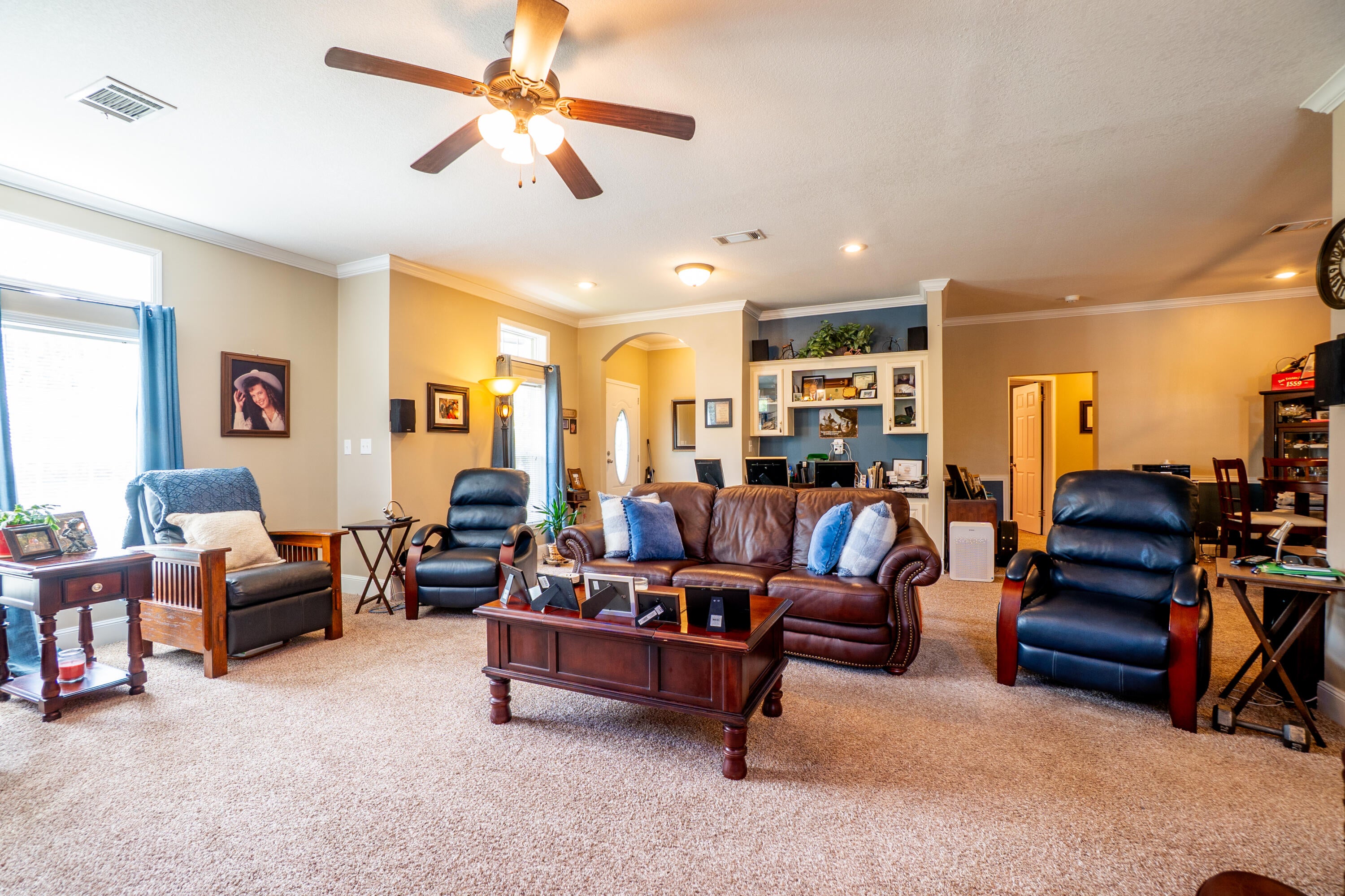 COUNTRY CLUB MANOR - Residential
