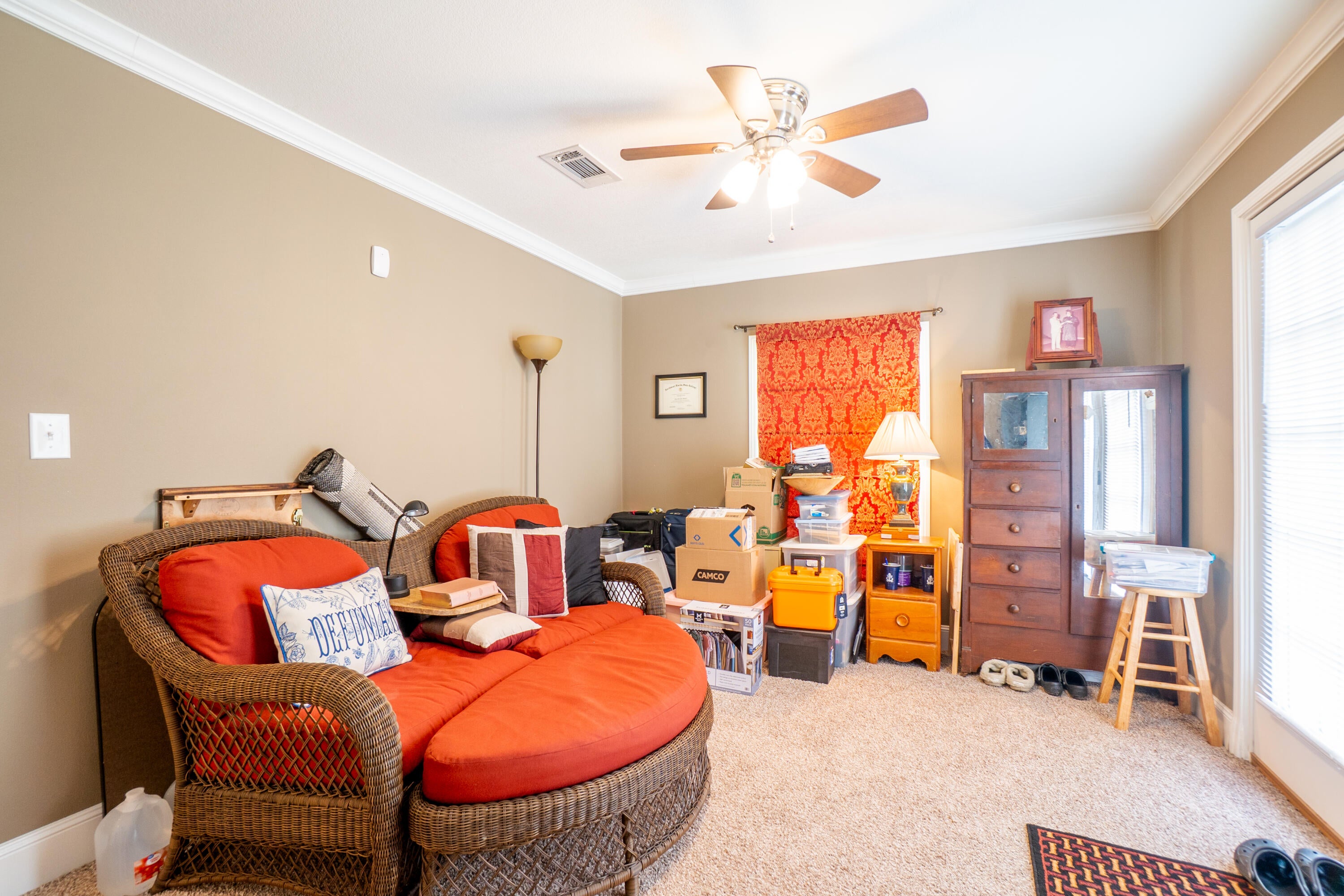 COUNTRY CLUB MANOR - Residential