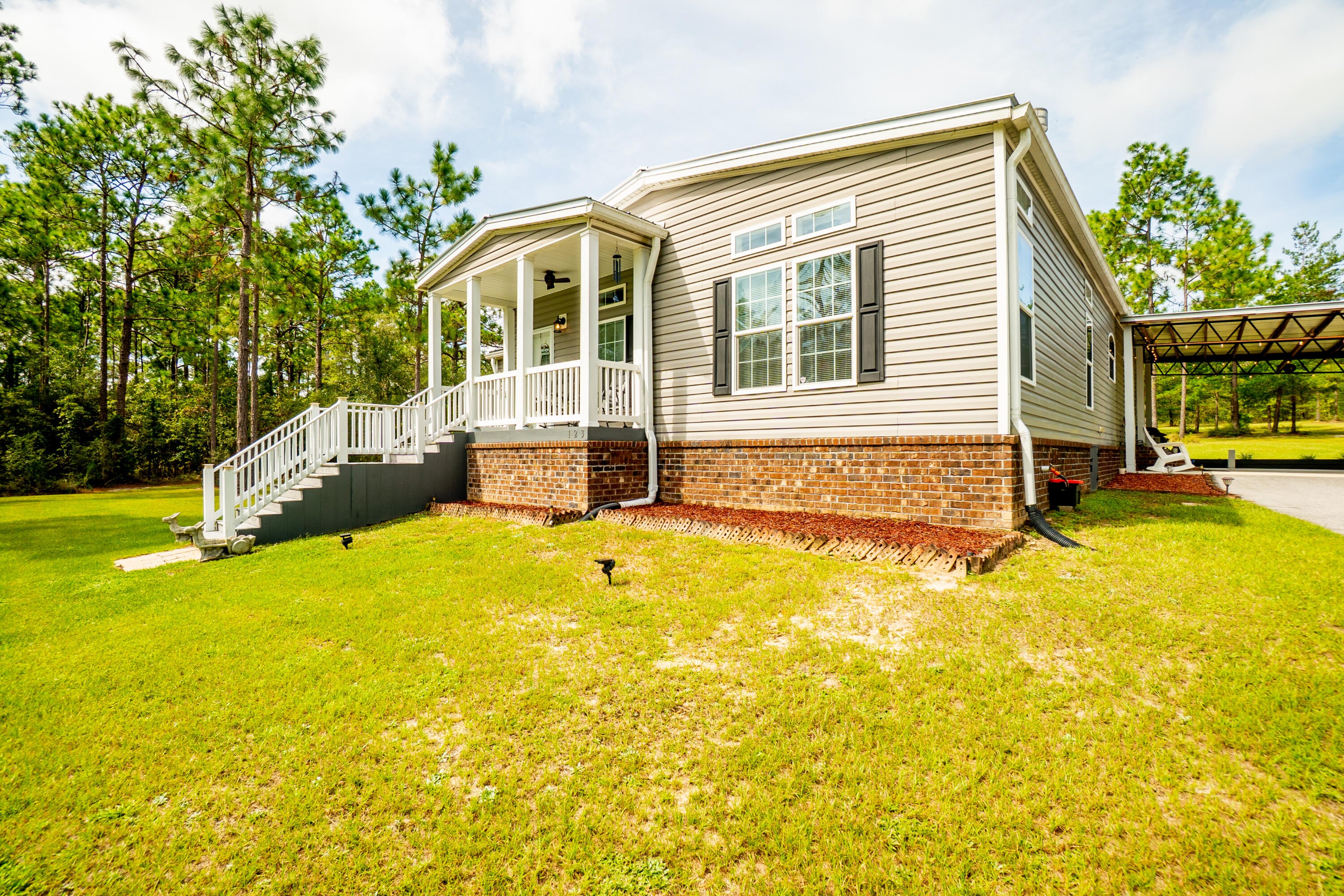 COUNTRY CLUB MANOR - Residential