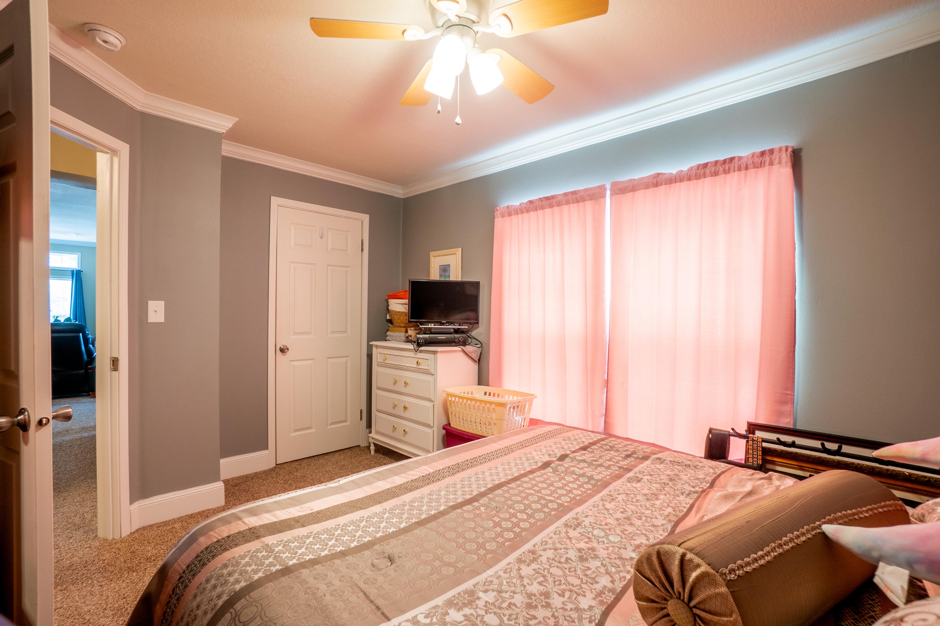 COUNTRY CLUB MANOR - Residential