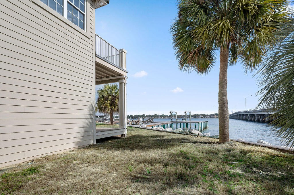 LIGHTHOUSE POINTE - Residential
