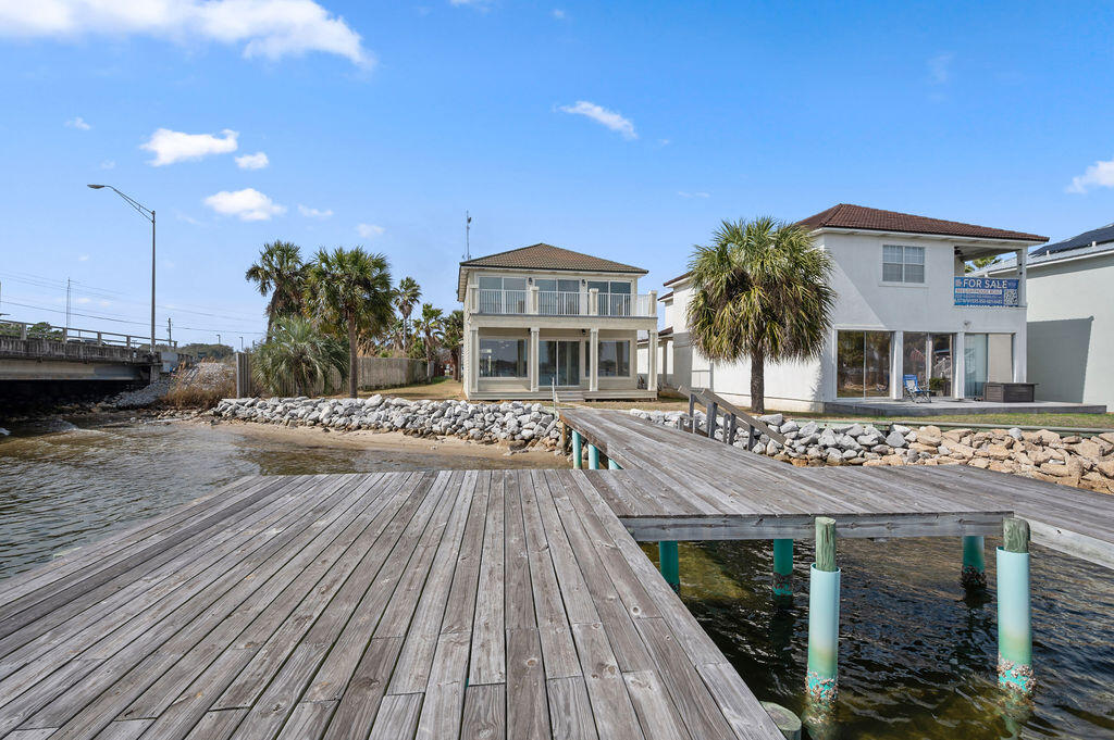 LIGHTHOUSE POINTE - Residential