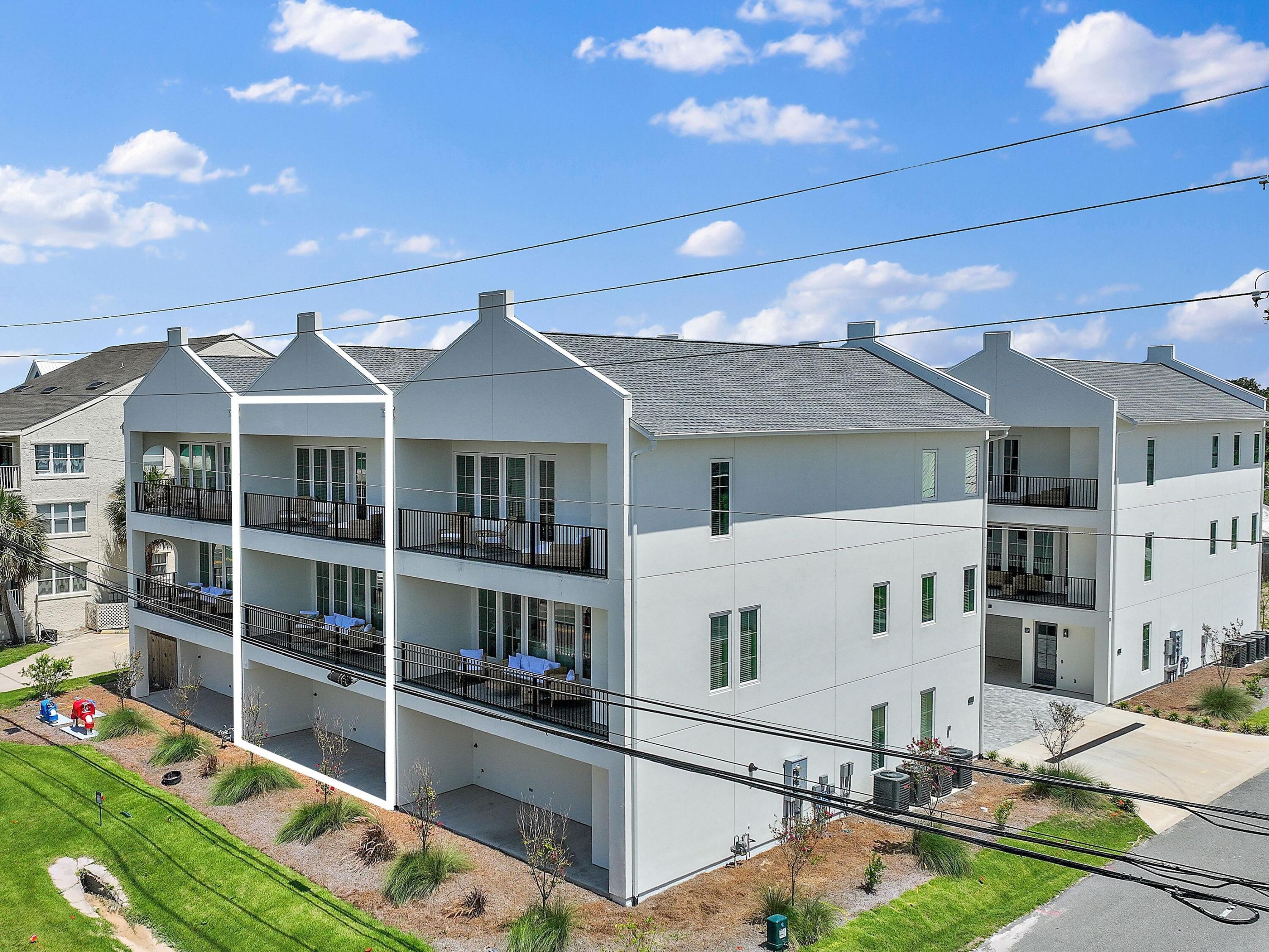 DeLuna Place Townhomes - Residential