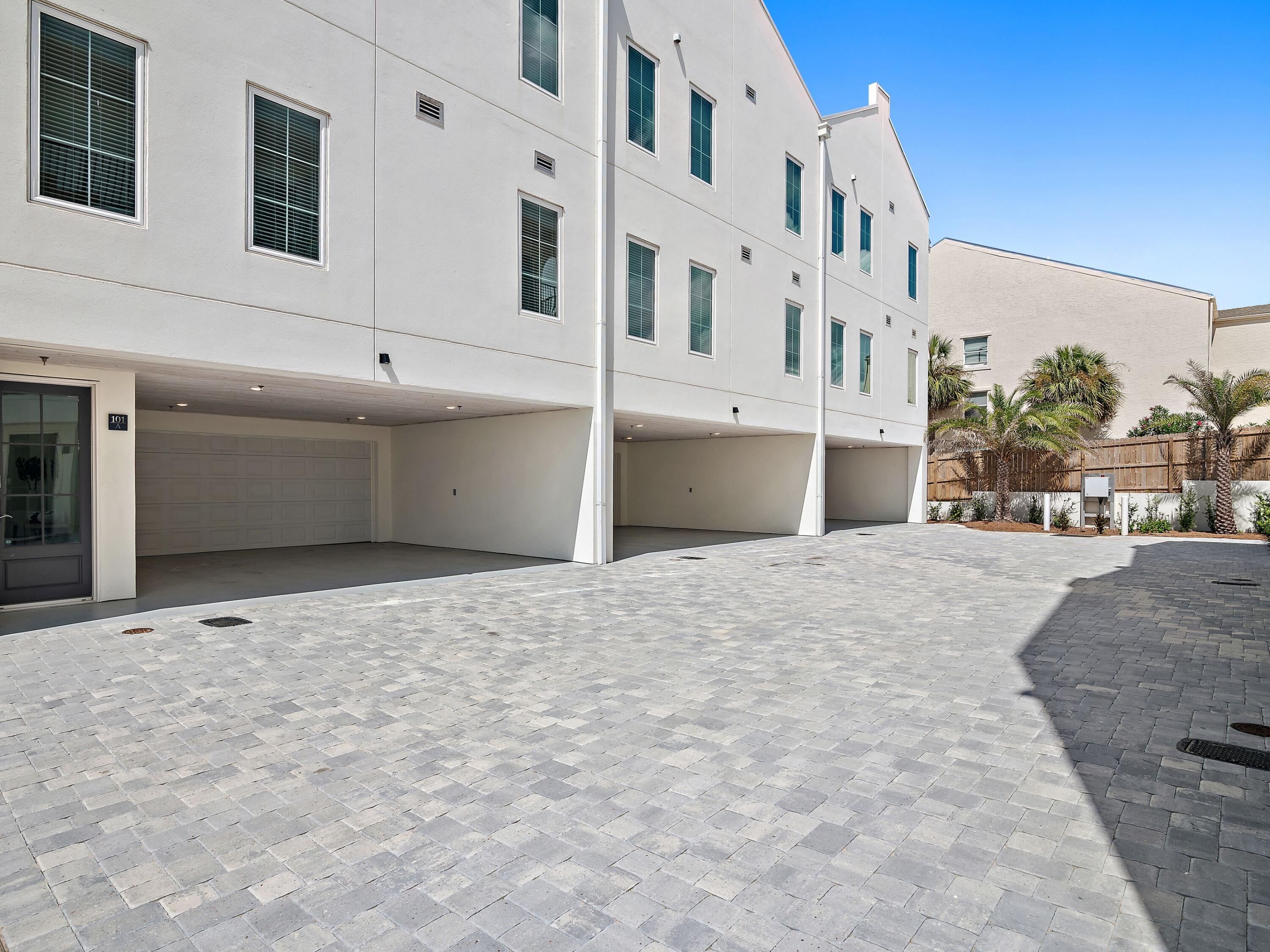 DeLuna Place Townhomes - Residential