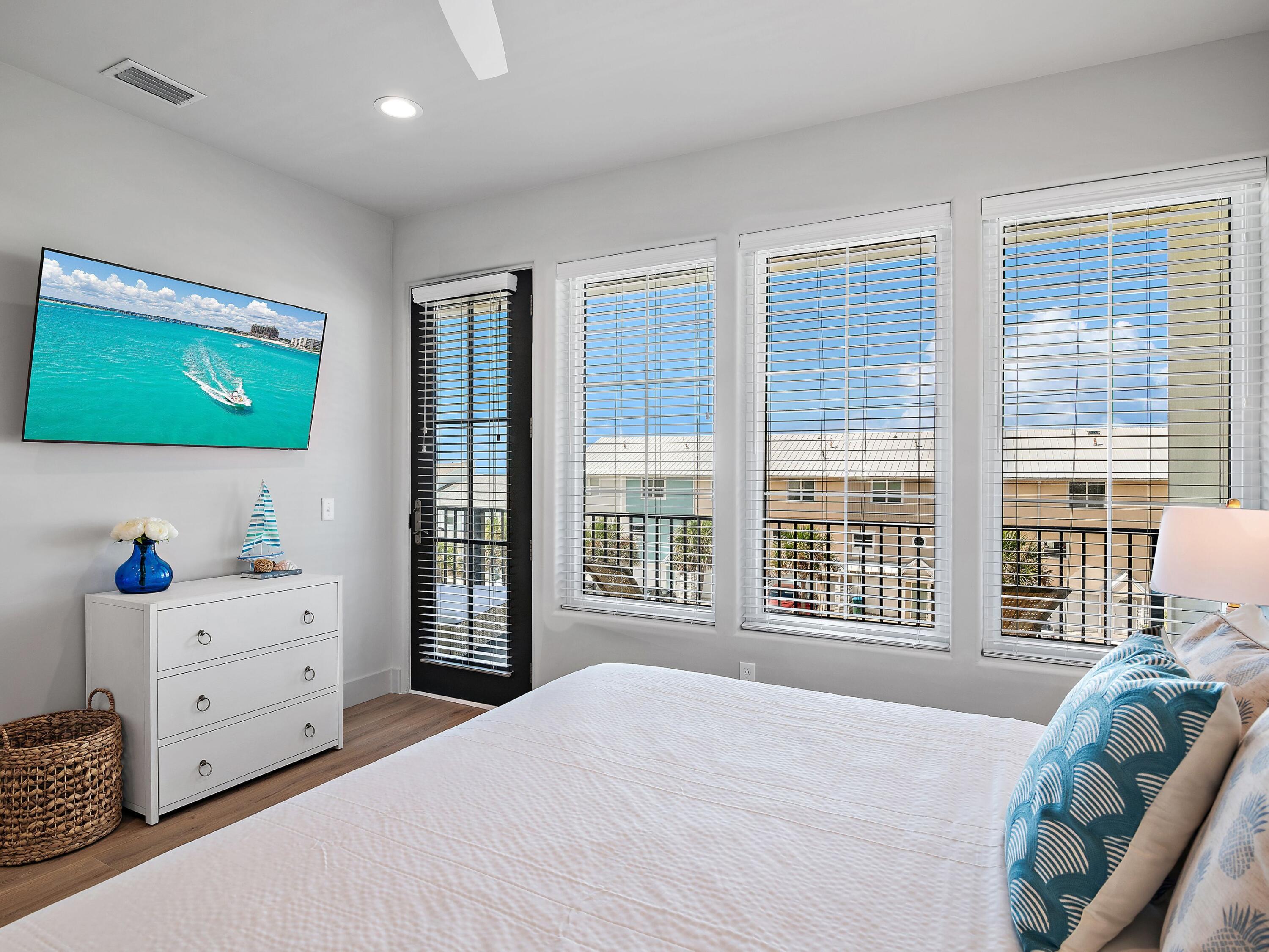 DeLuna Place Townhomes - Residential