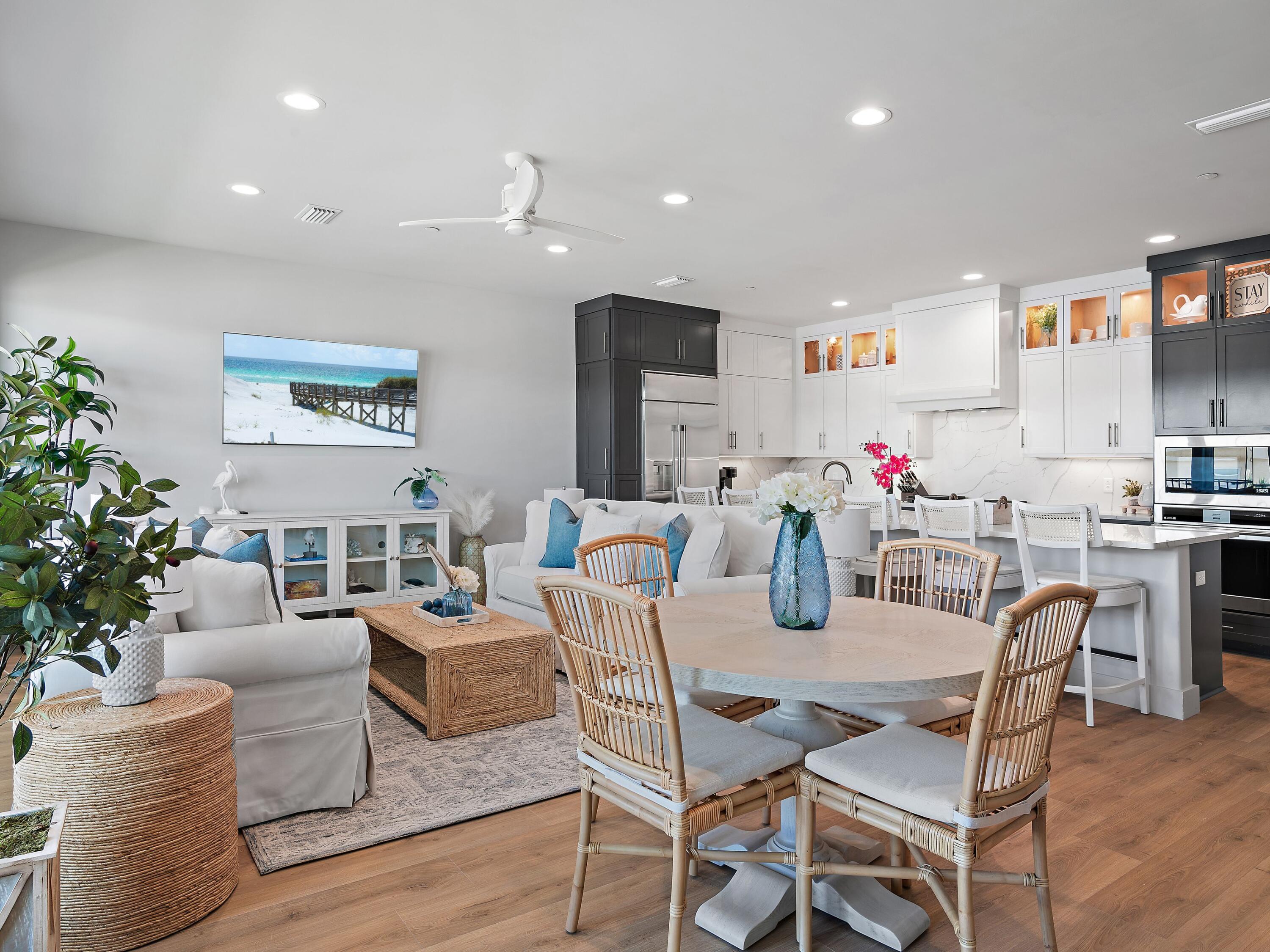DeLuna Place Townhomes - Residential