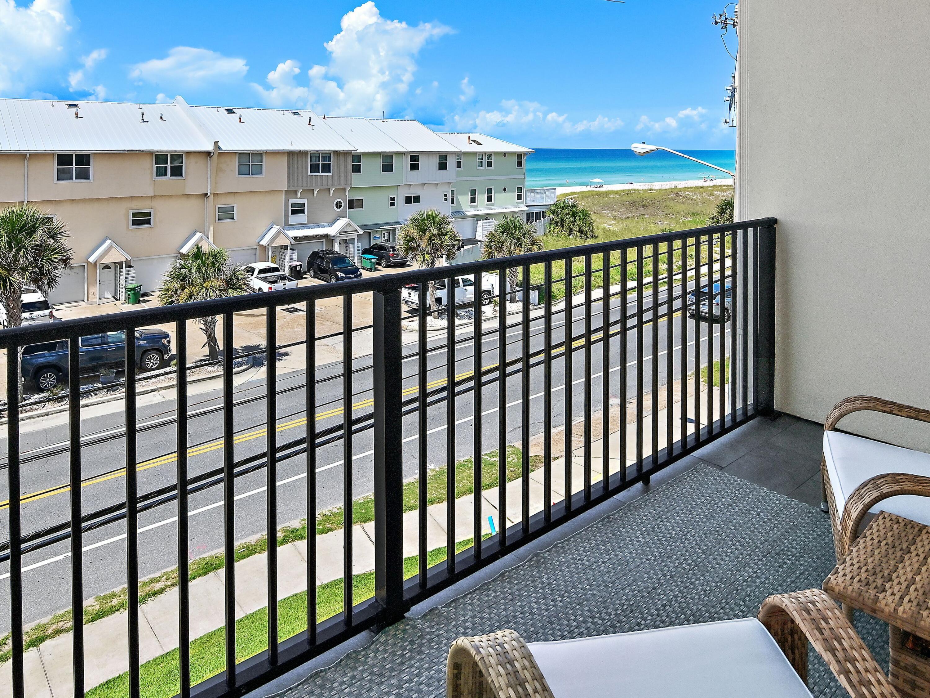 DeLuna Place Townhomes - Residential
