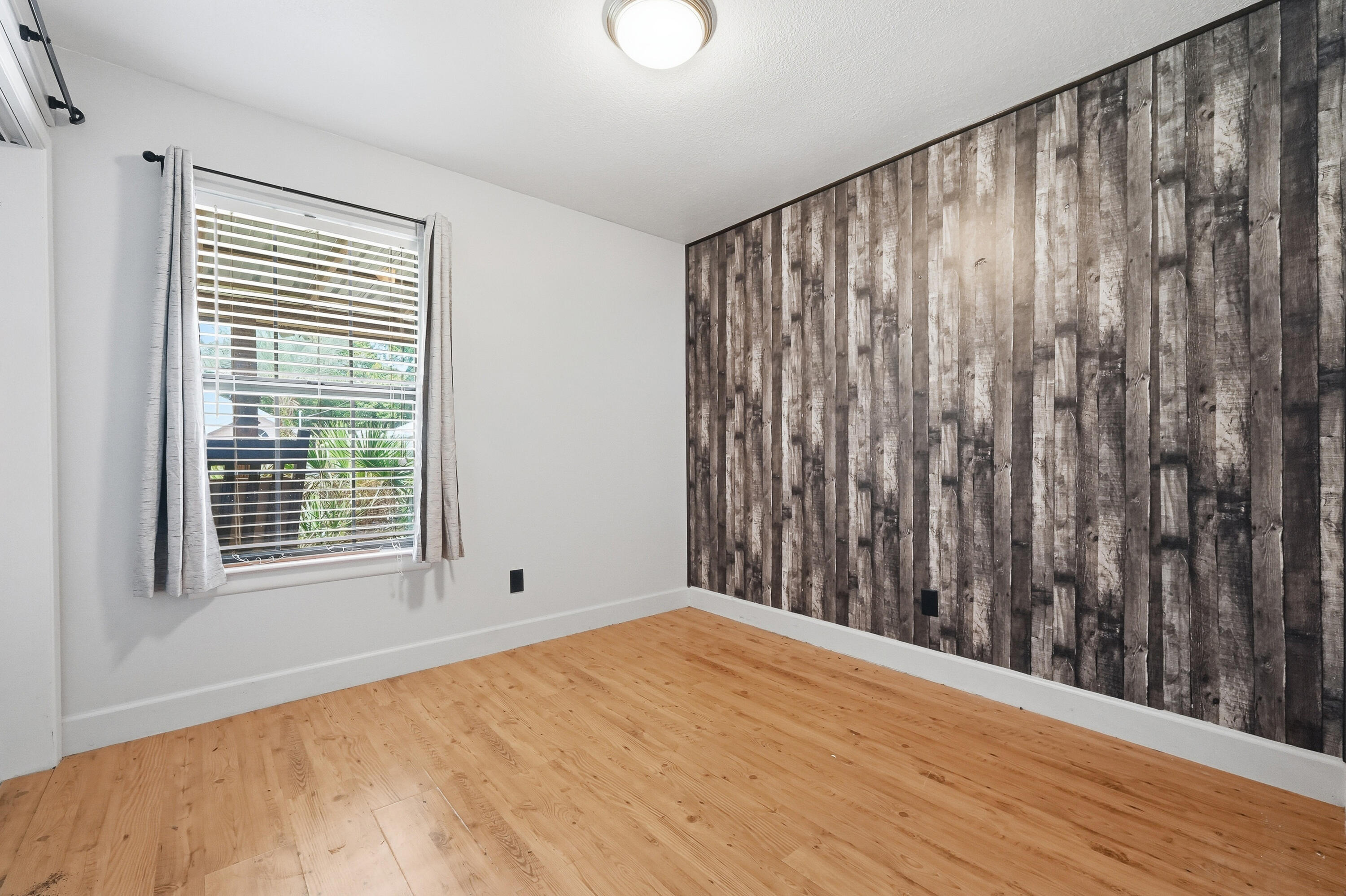 TOM BARROWS - Residential