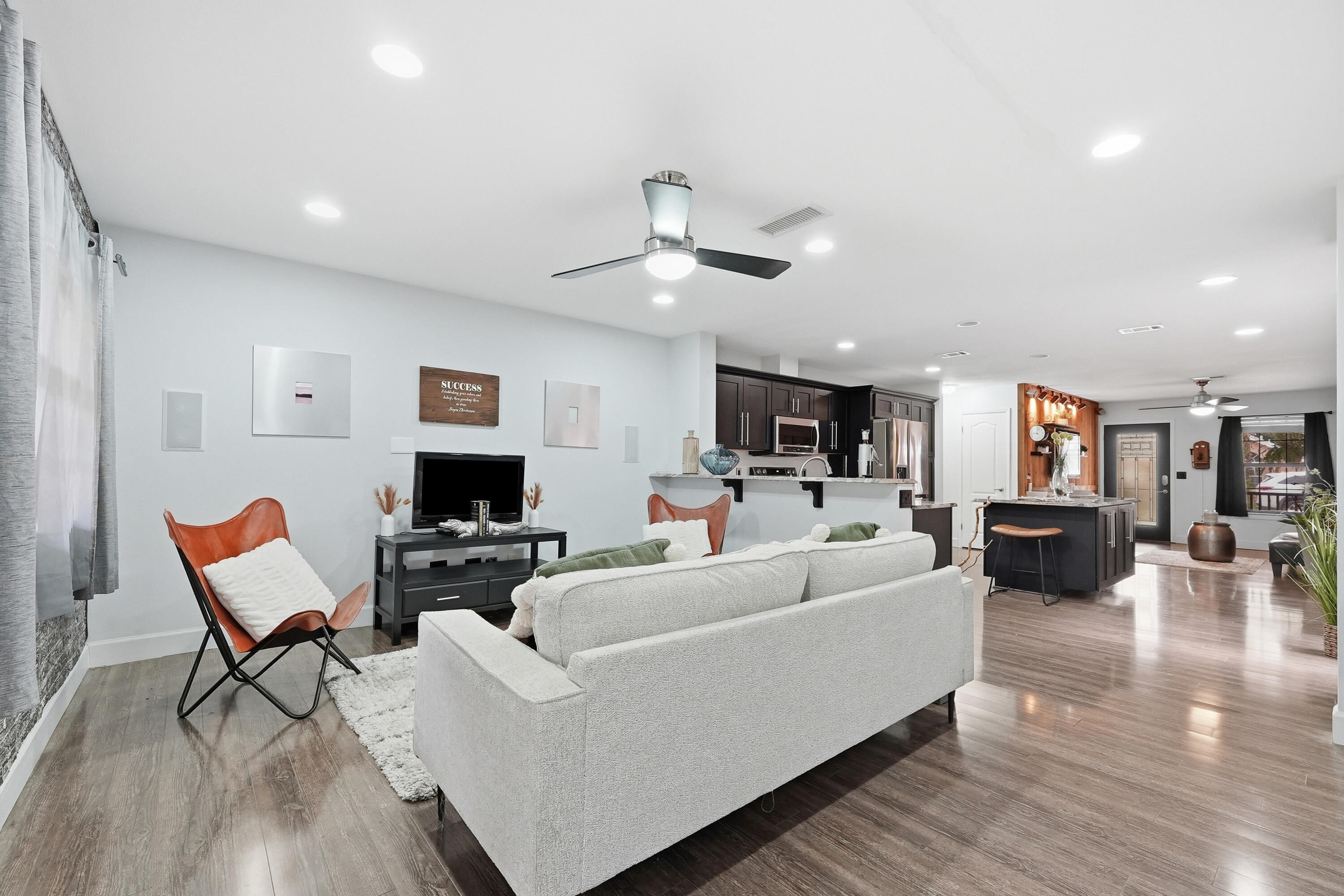 TOM BARROWS - Residential