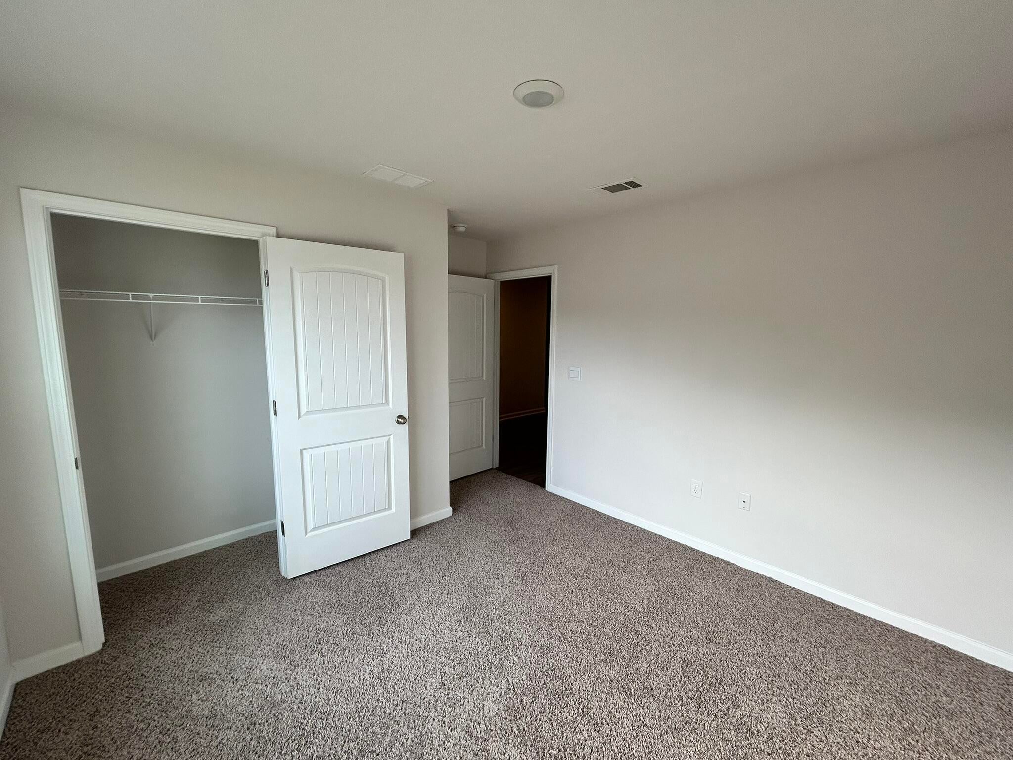 LAKERIDGE EST - Residential Lease