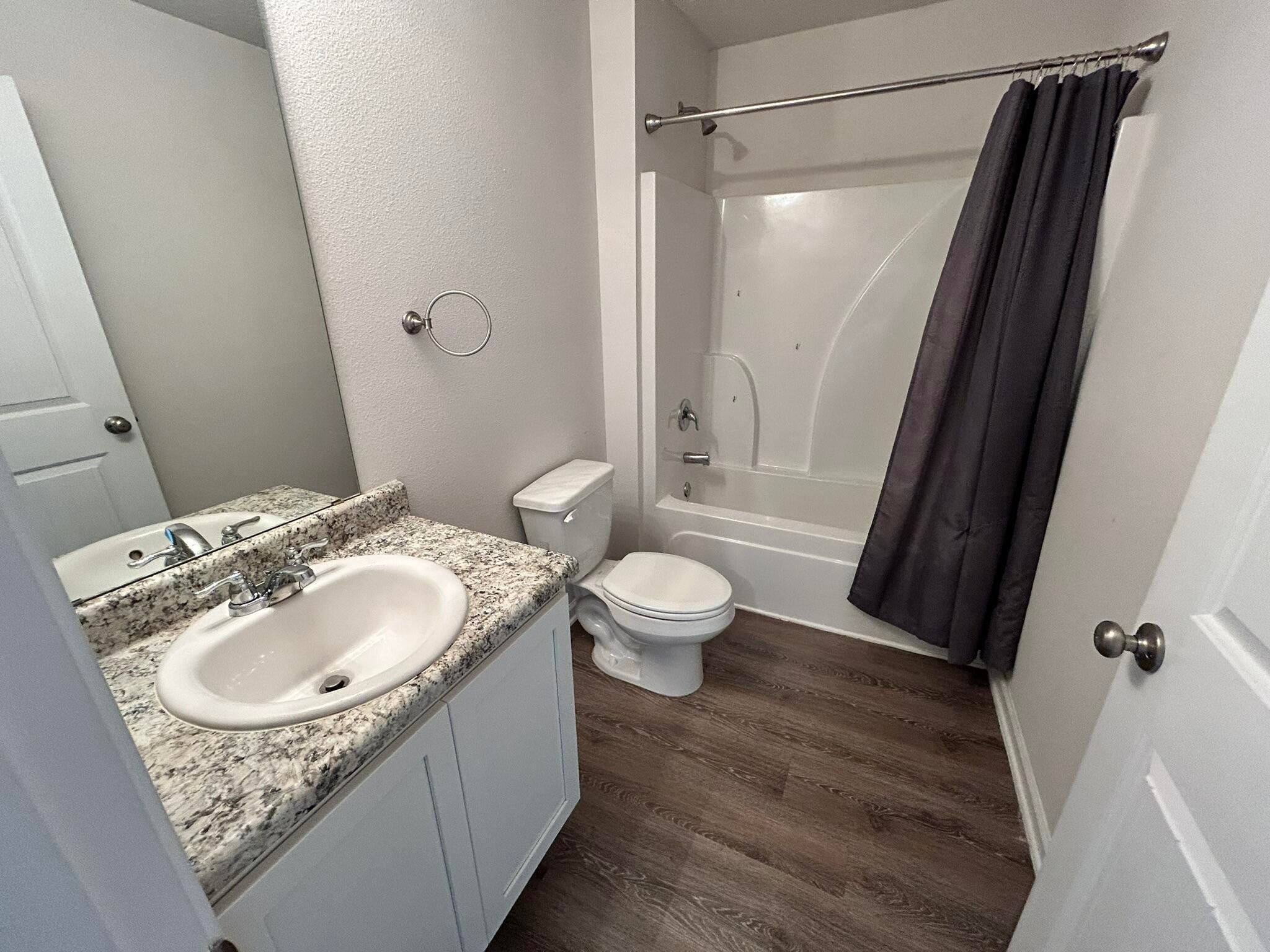 LAKERIDGE EST - Residential Lease