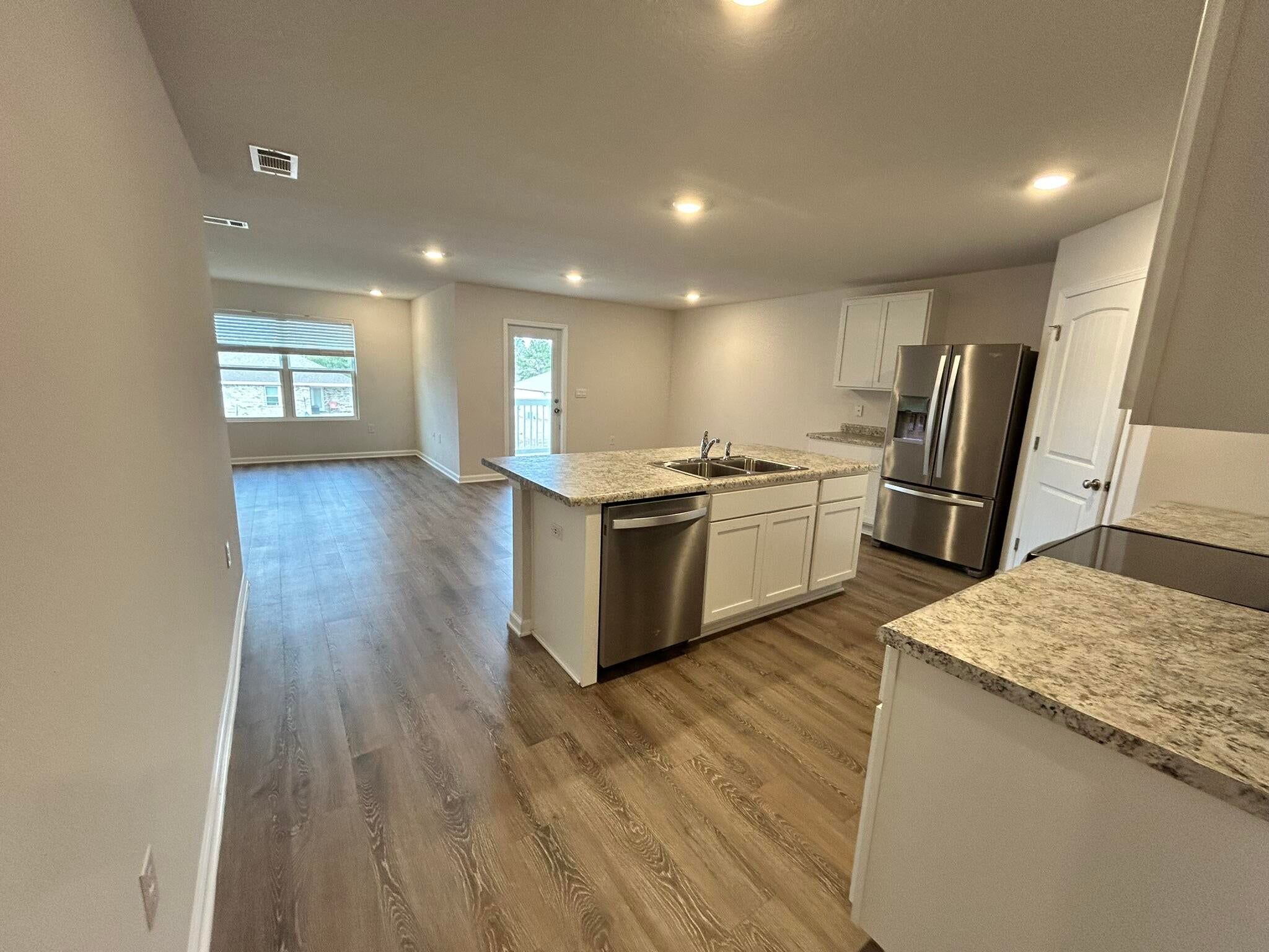 LAKERIDGE EST - Residential Lease