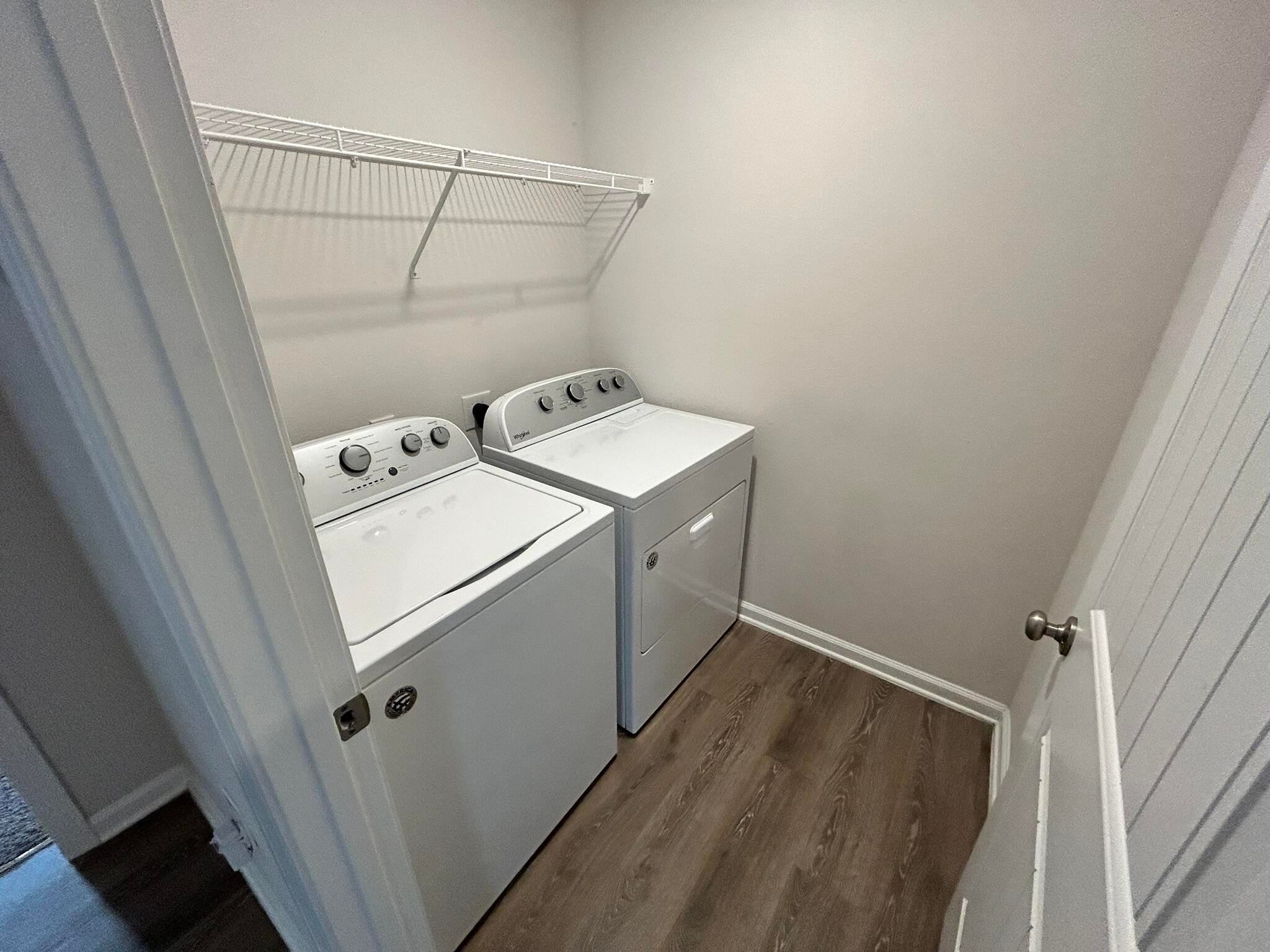 LAKERIDGE EST - Residential Lease