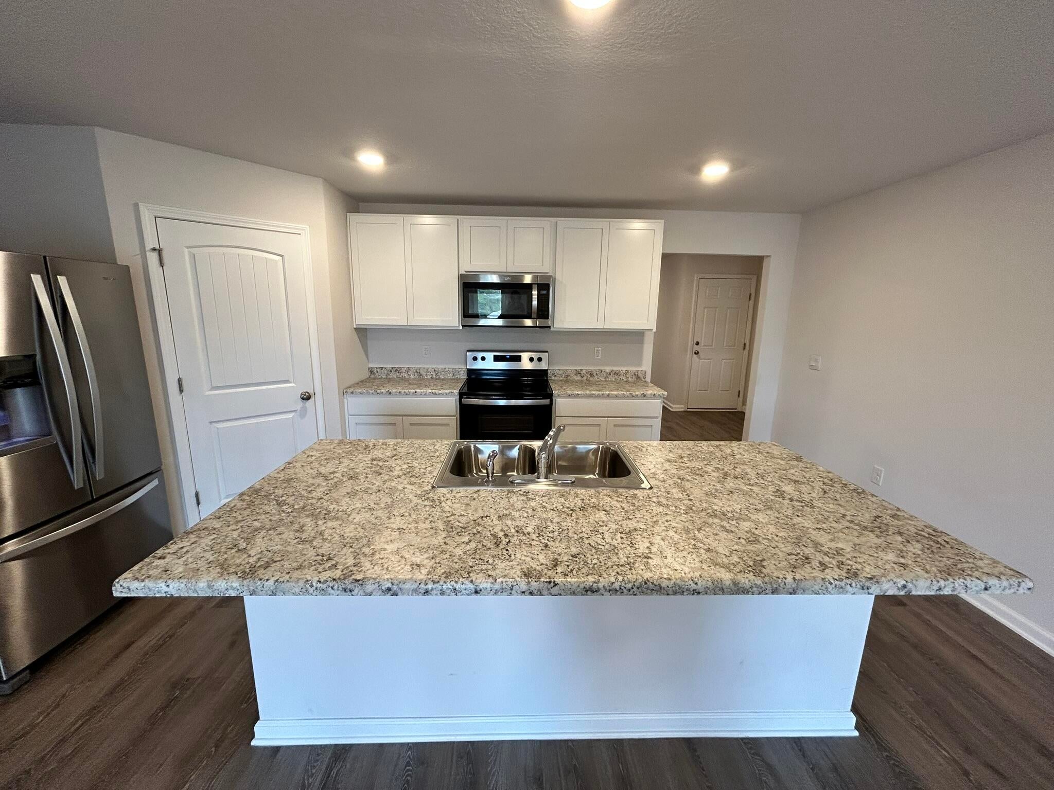 LAKERIDGE EST - Residential Lease