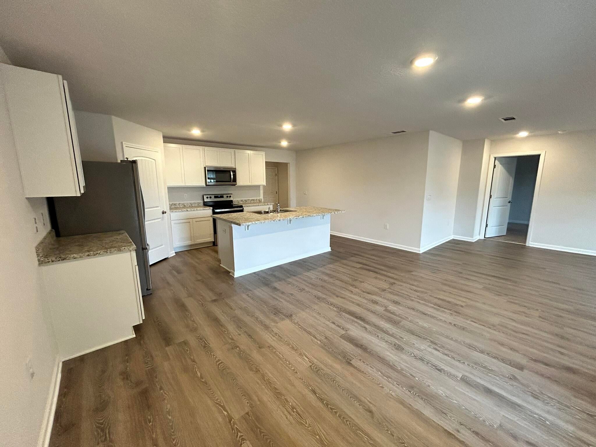 LAKERIDGE EST - Residential Lease