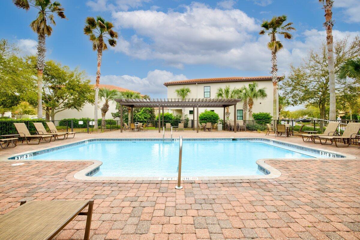 Villa Lago - Residential