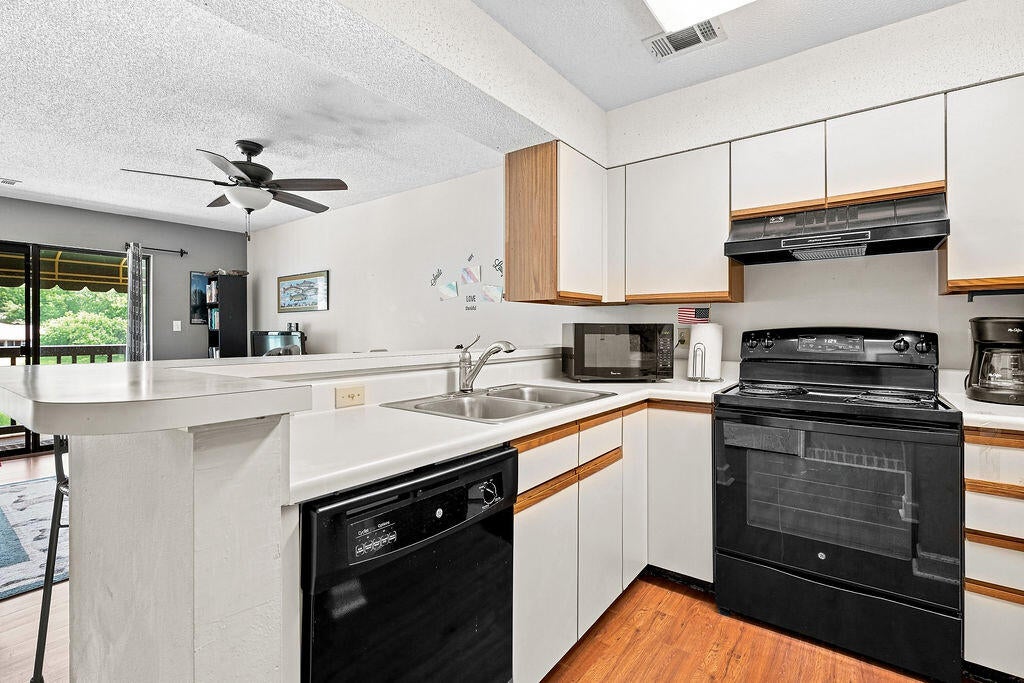 LAKESIDE CONDO AT BLUEWATER BAY - Residential