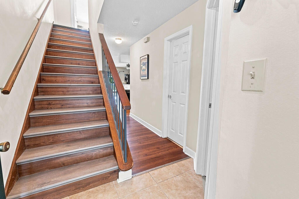 LAKESIDE CONDO AT BLUEWATER BAY - Residential