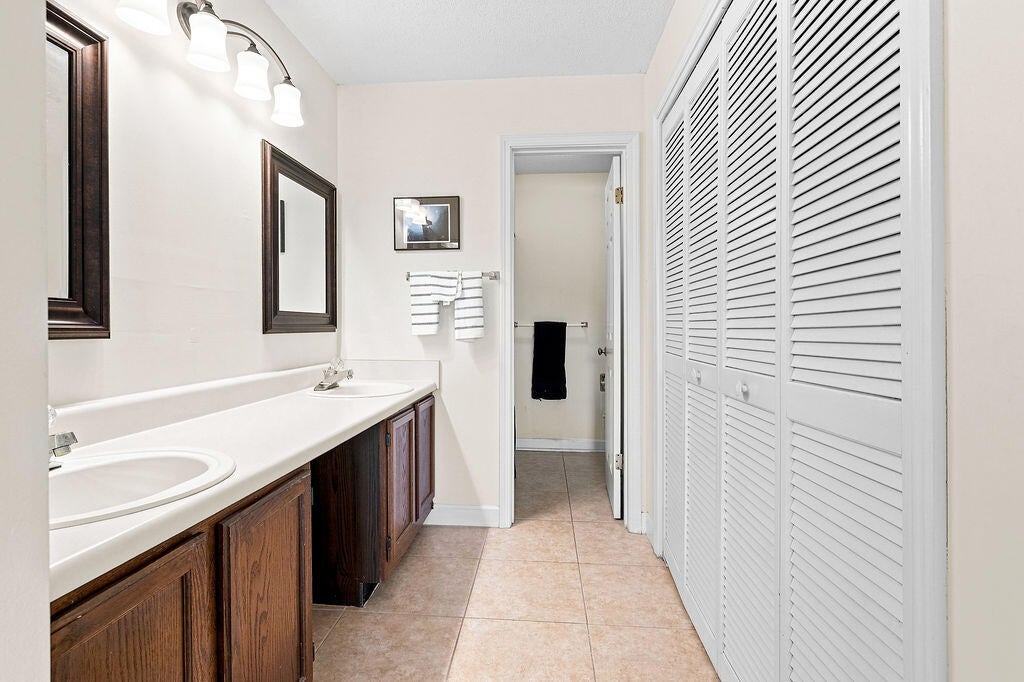 LAKESIDE CONDO AT BLUEWATER BAY - Residential