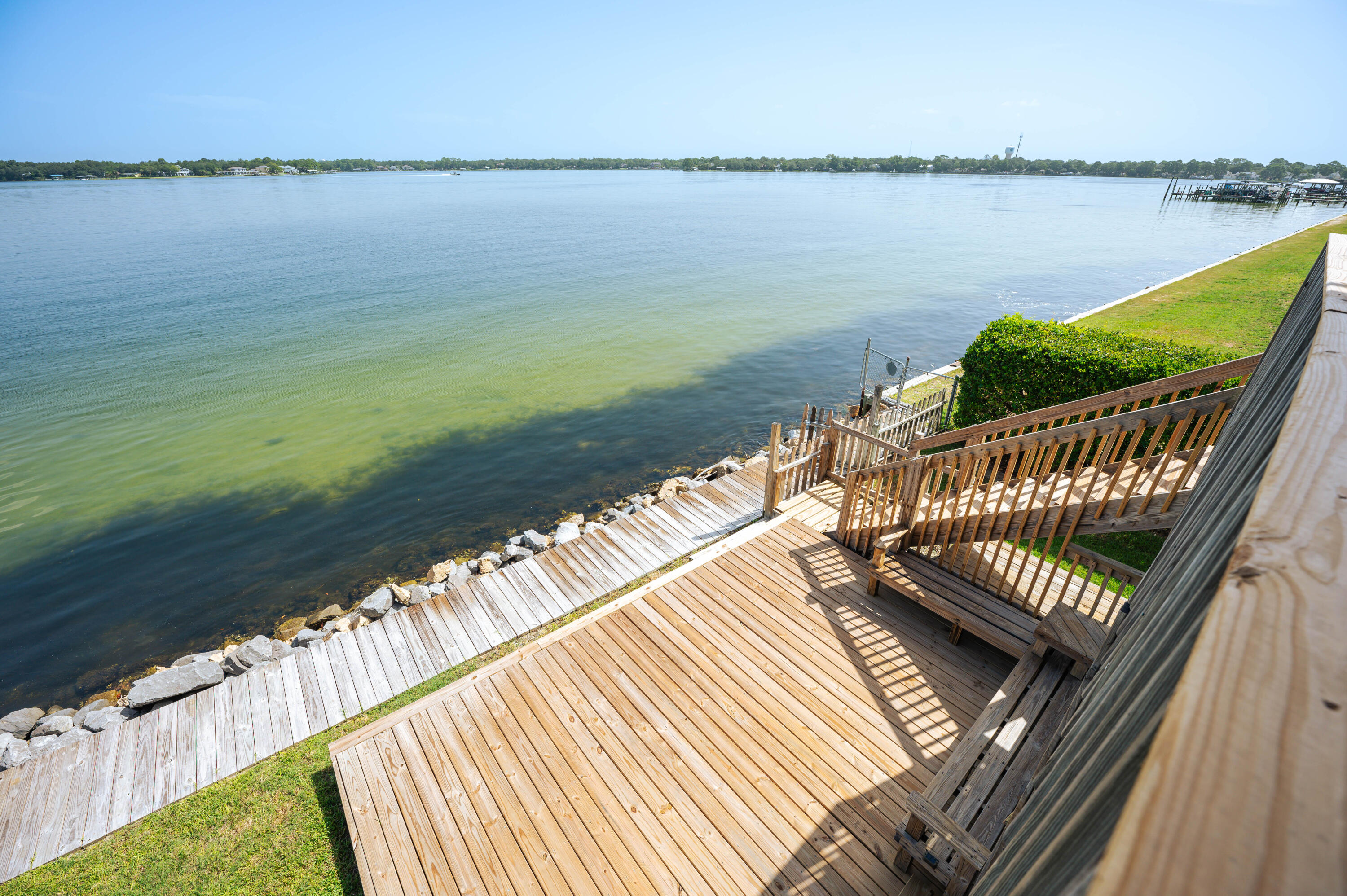 BAYOU PINES T/H - Residential