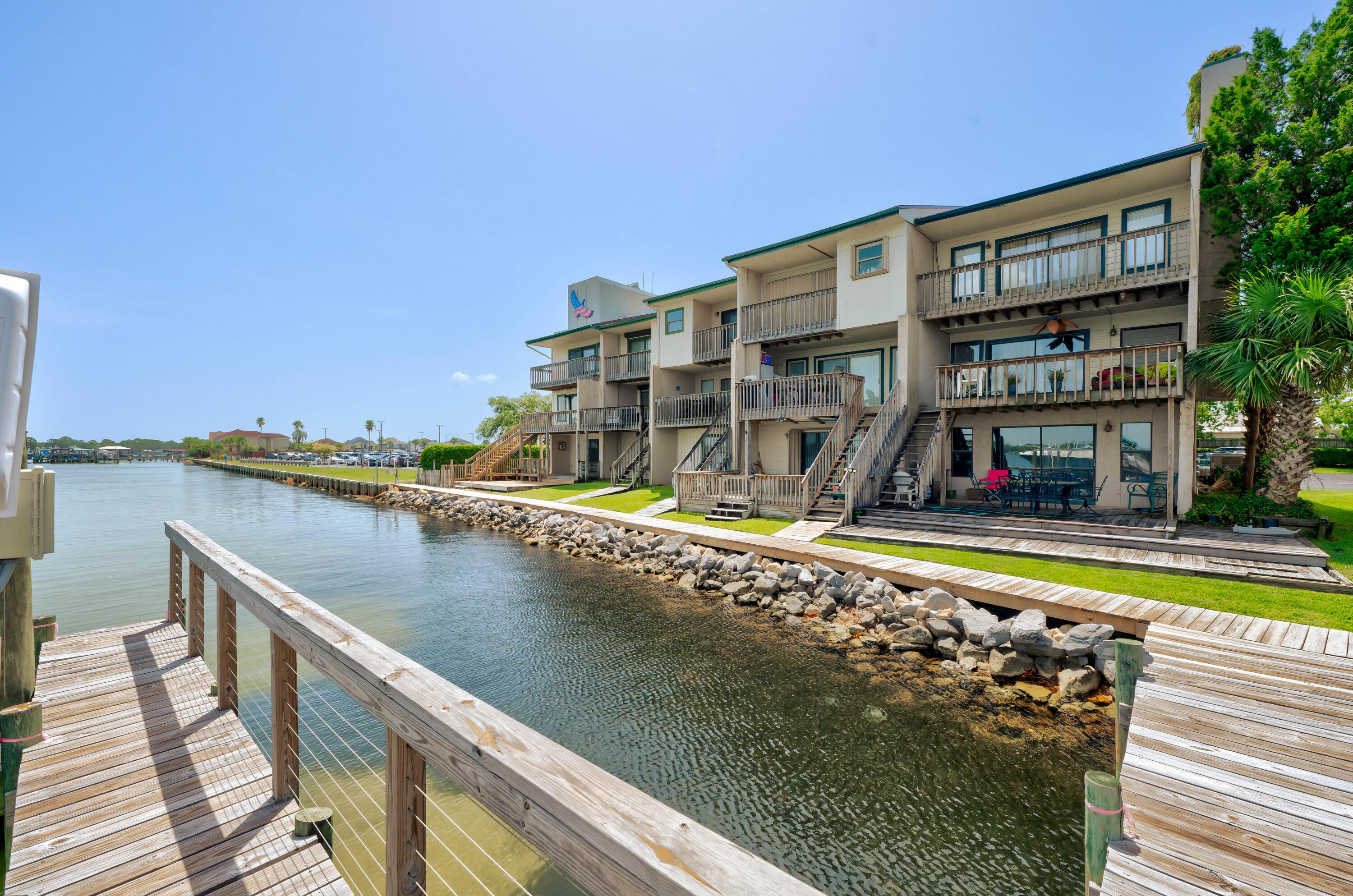 BAYOU PINES T/H - Residential