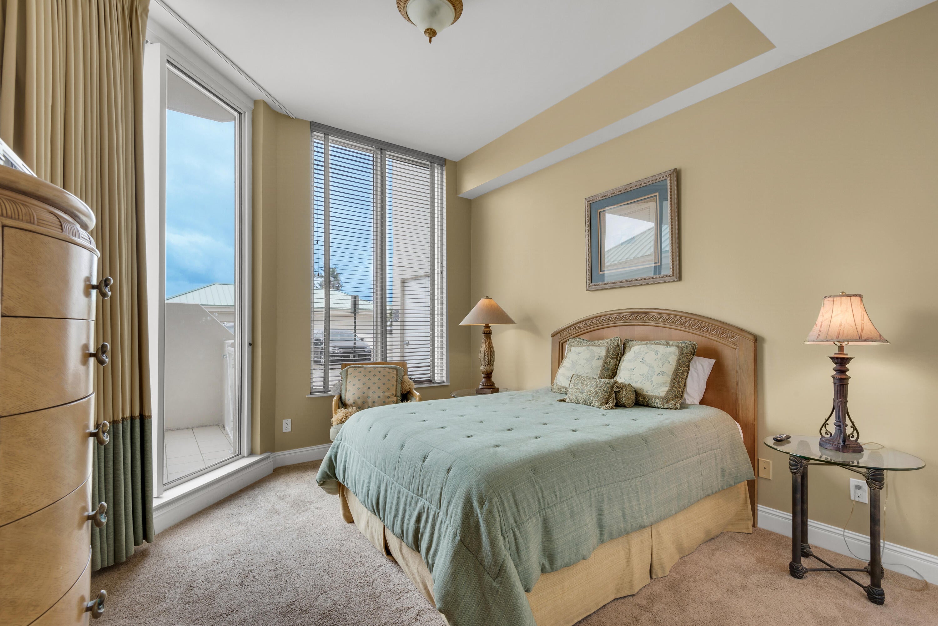 SILVER BEACH TOWERS - Residential